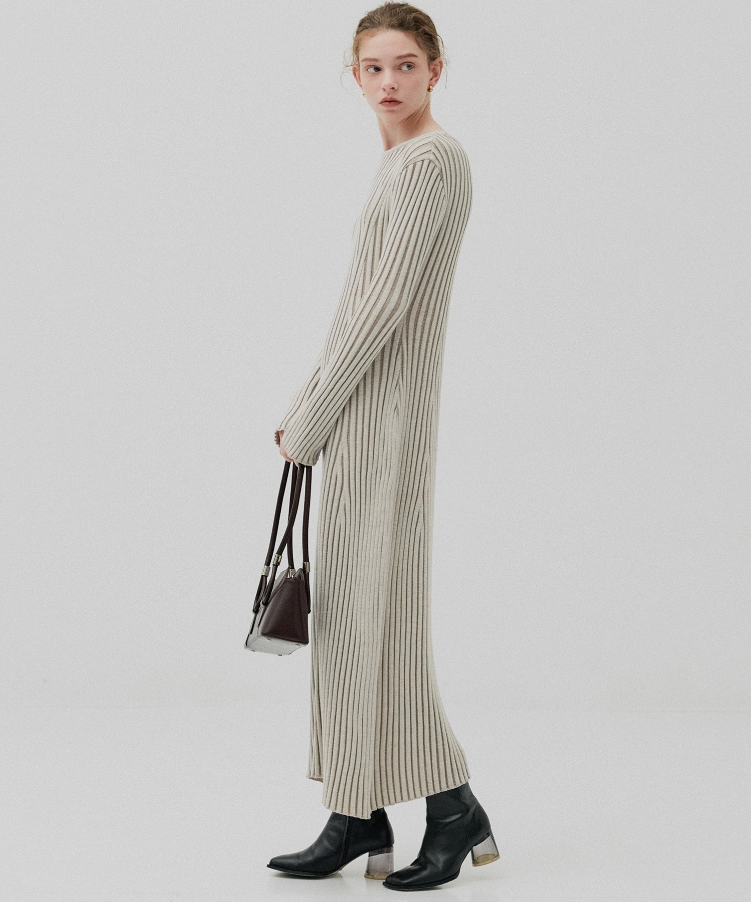 〈残りわずか〉フレアリブニットワンピース