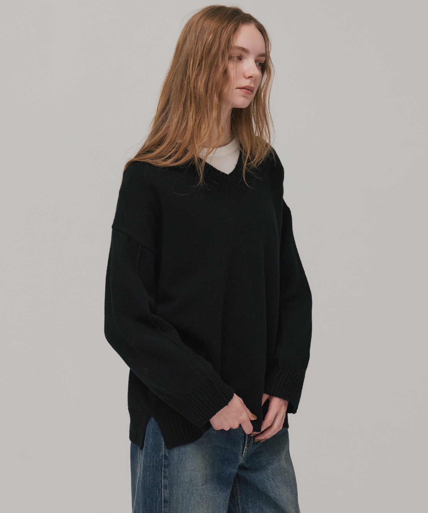 ラムウールVネックニット