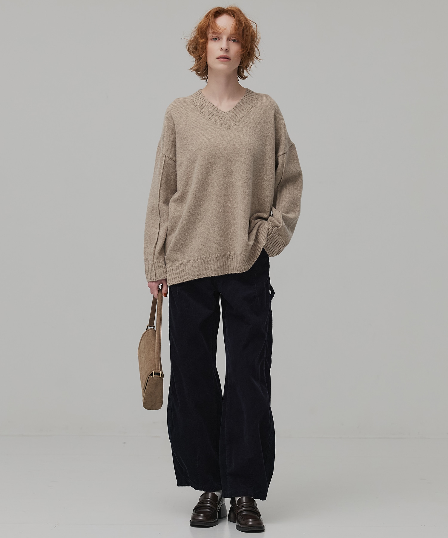 ラムウールVネックニット