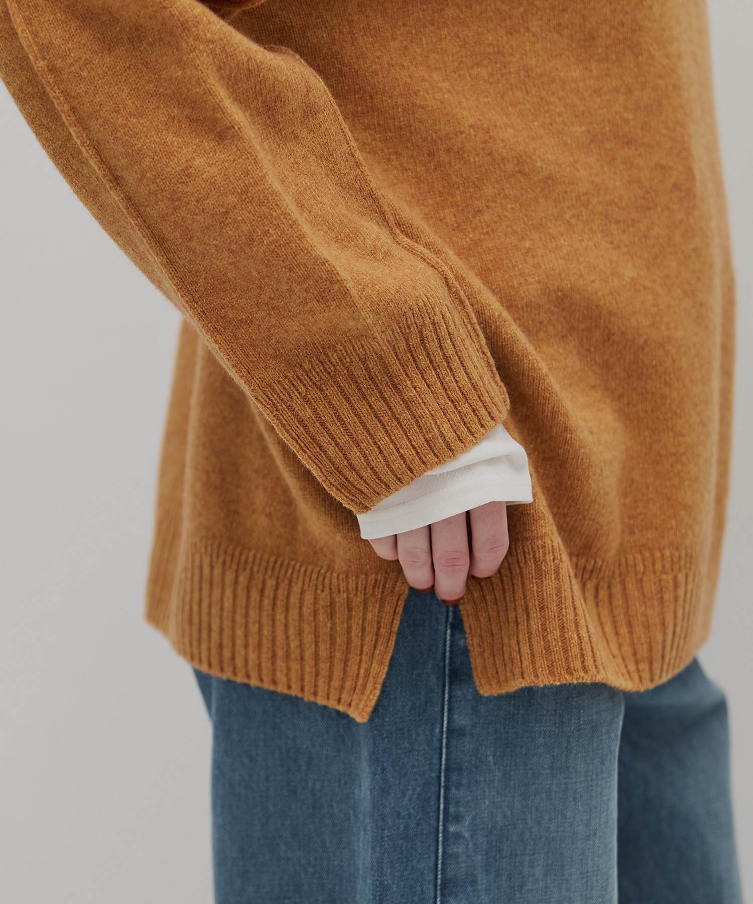 ラムウールVネックニット