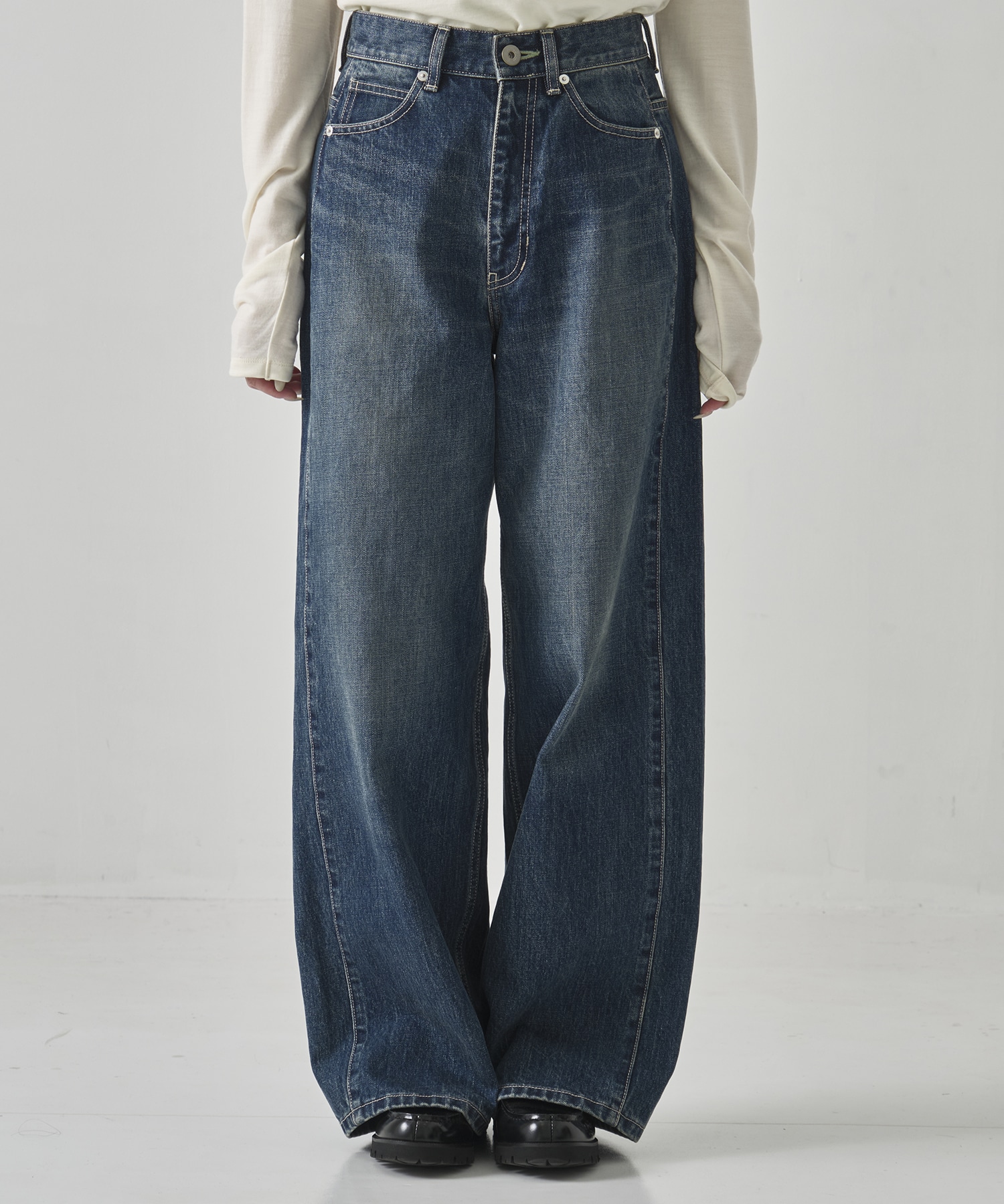 ラインストレートデニム