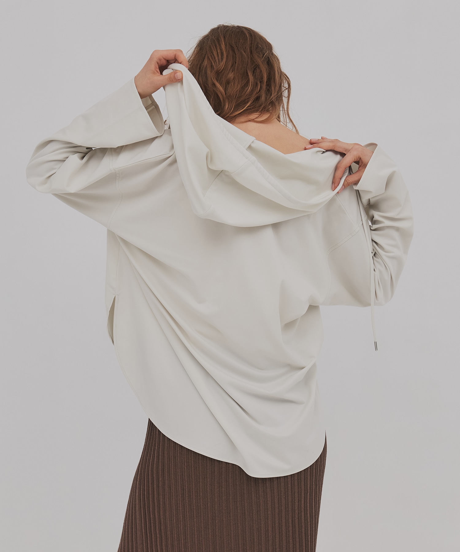 Vネックリラックスフーディ