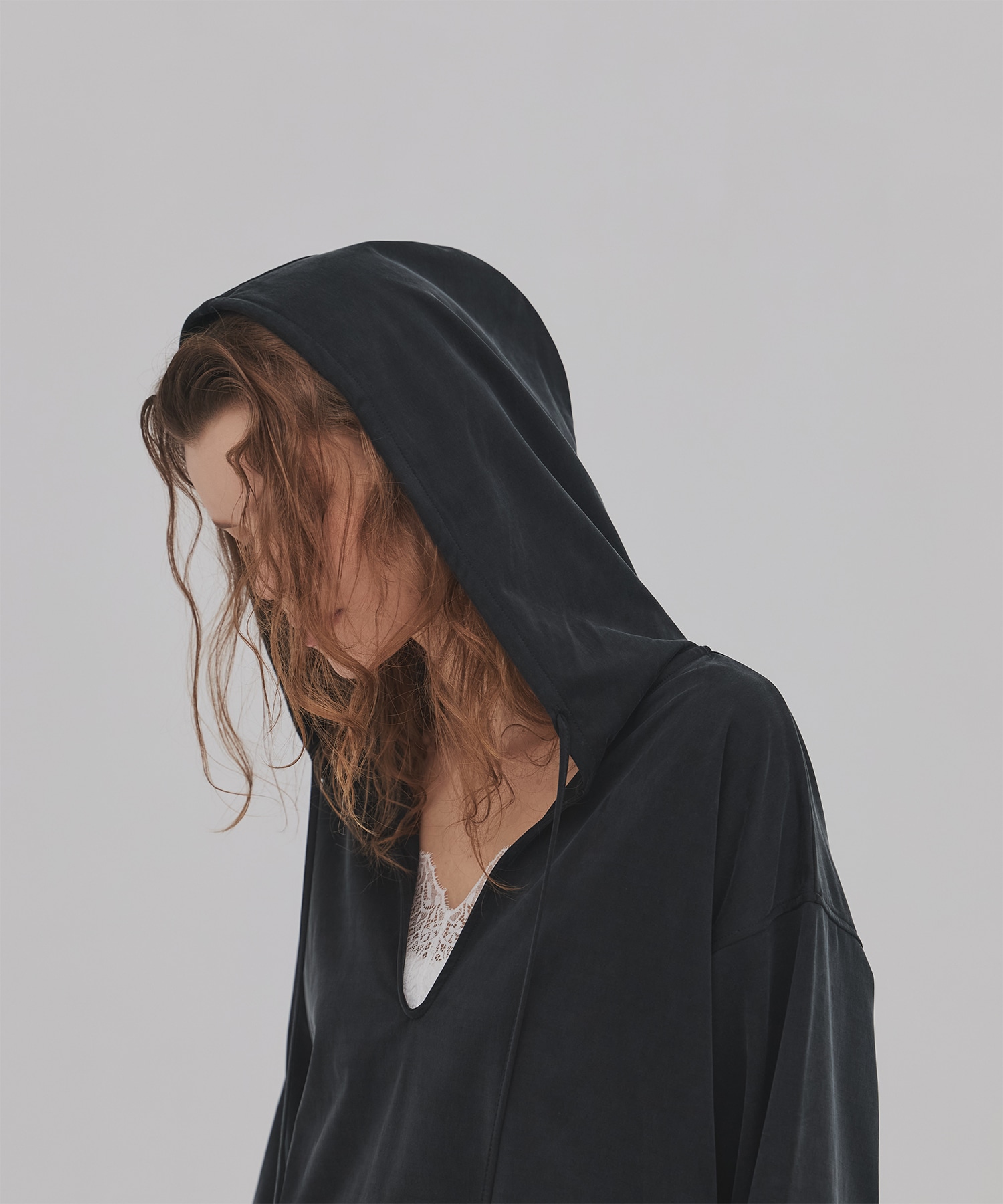 Vネックリラックスフーディ