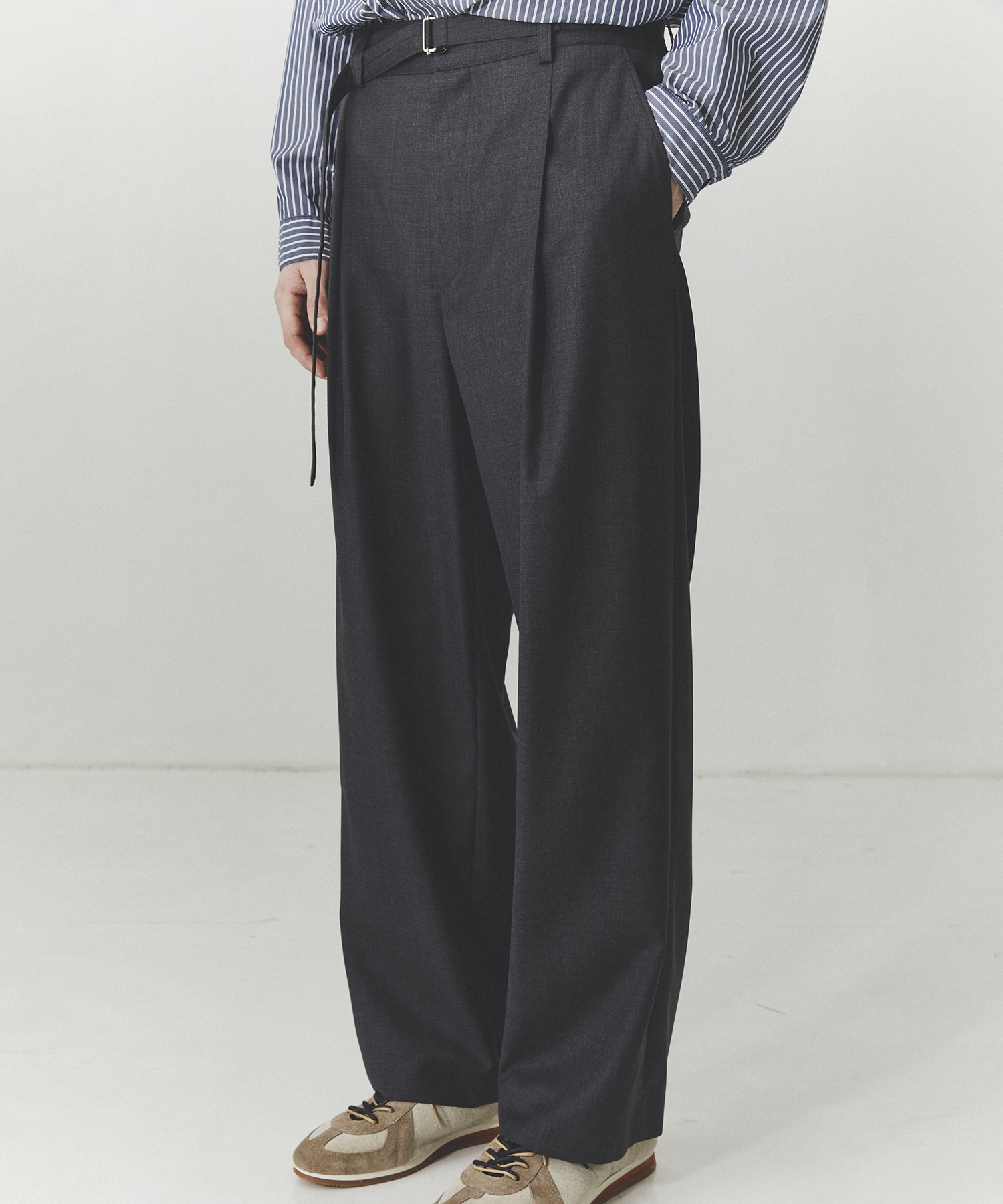 ナローベルテッドスラックス