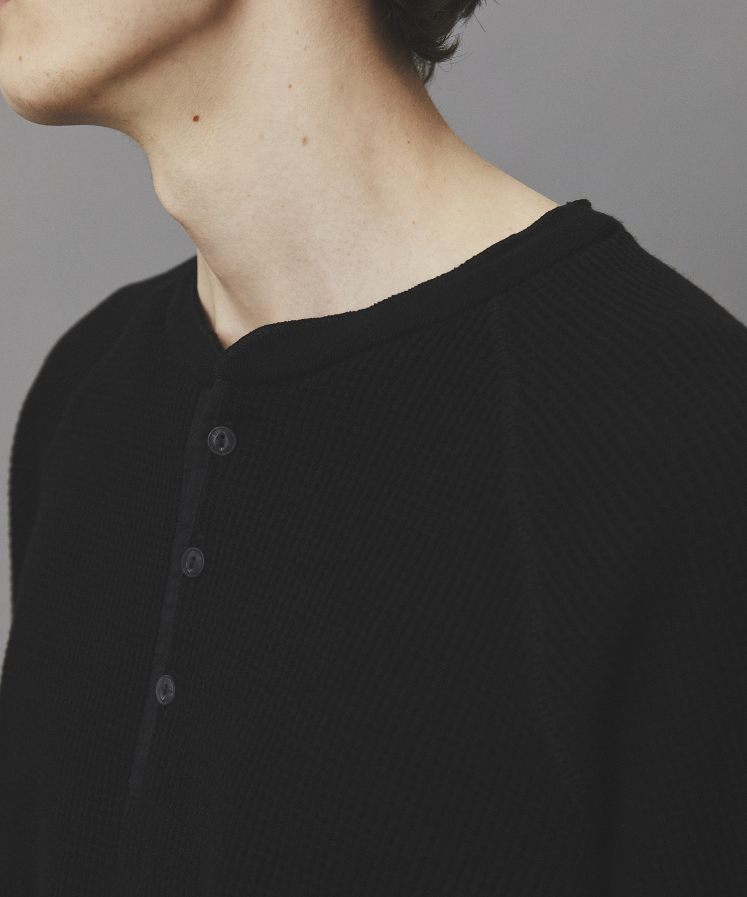 サーマルヘンリーネックTEE