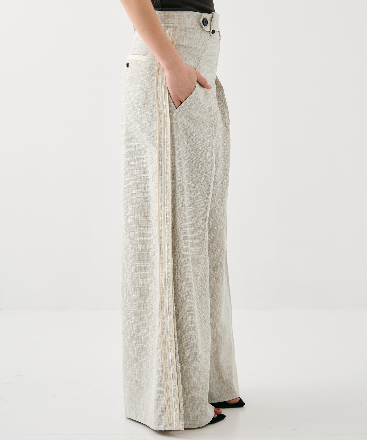 サイドラインタックワイドパンツ