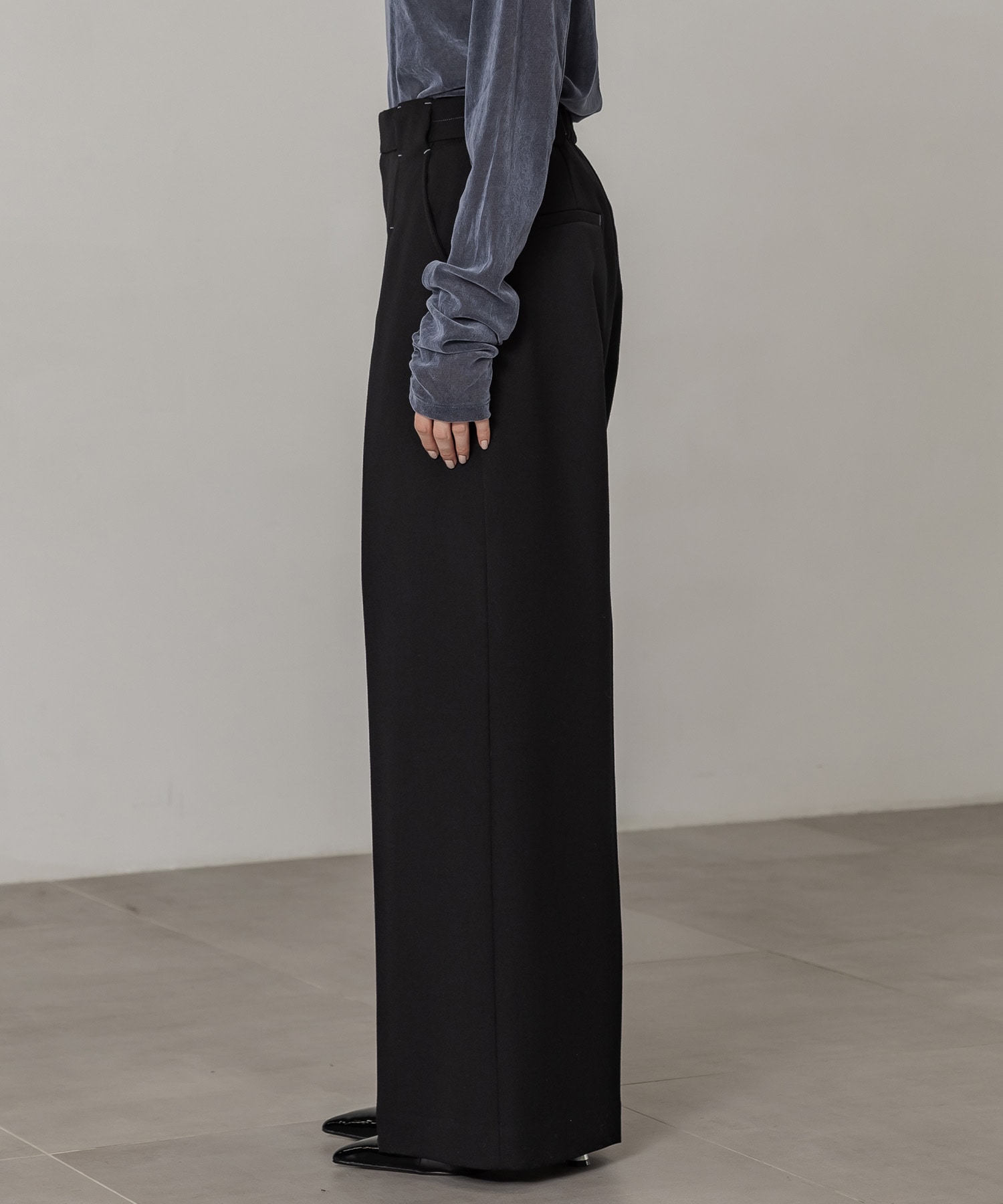 ハイウエストストレートタックパンツ