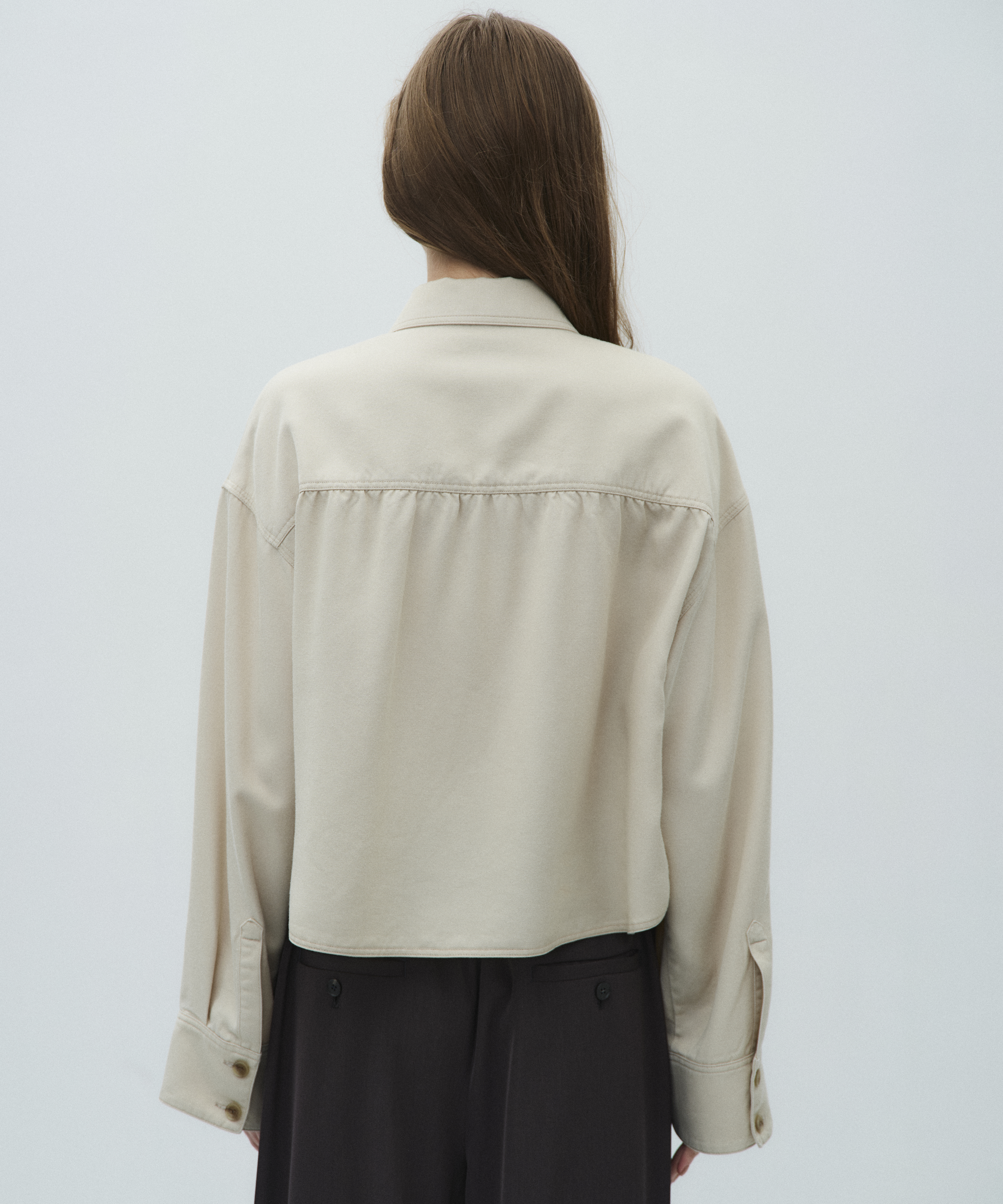 フルイドクロップドシャツ