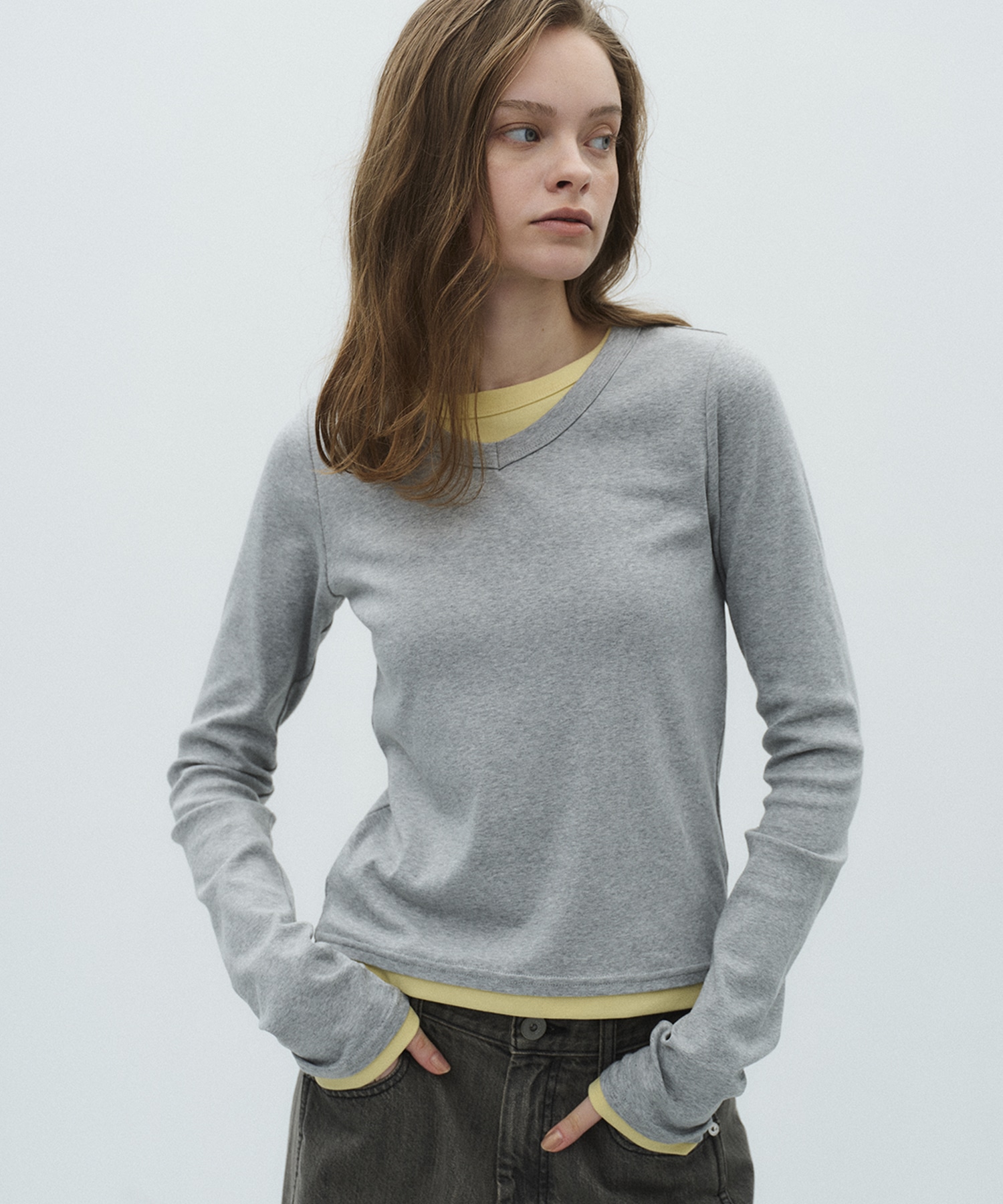 Vネックレイヤードトップス