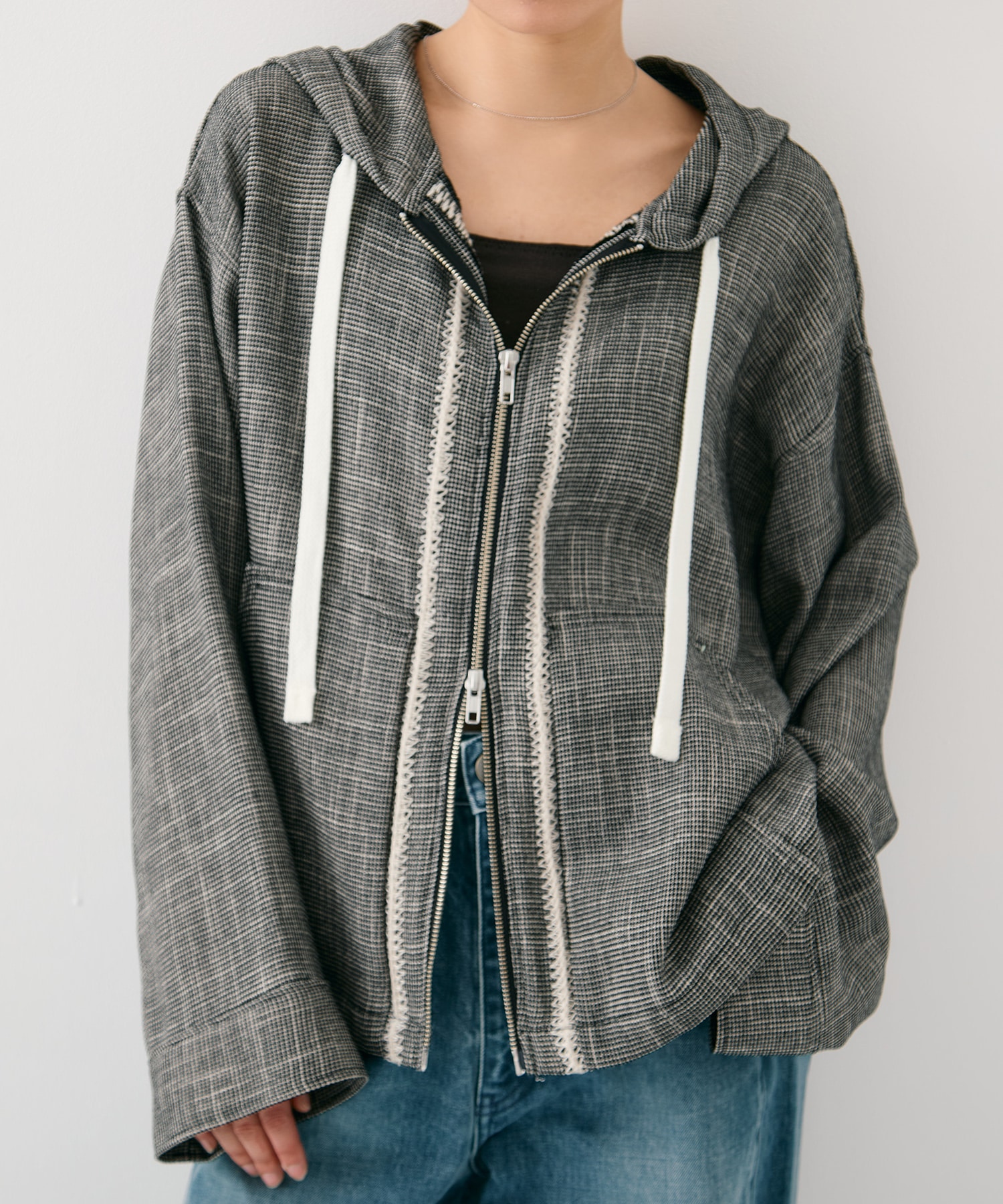 エンブロイダリーメッシュパーカー