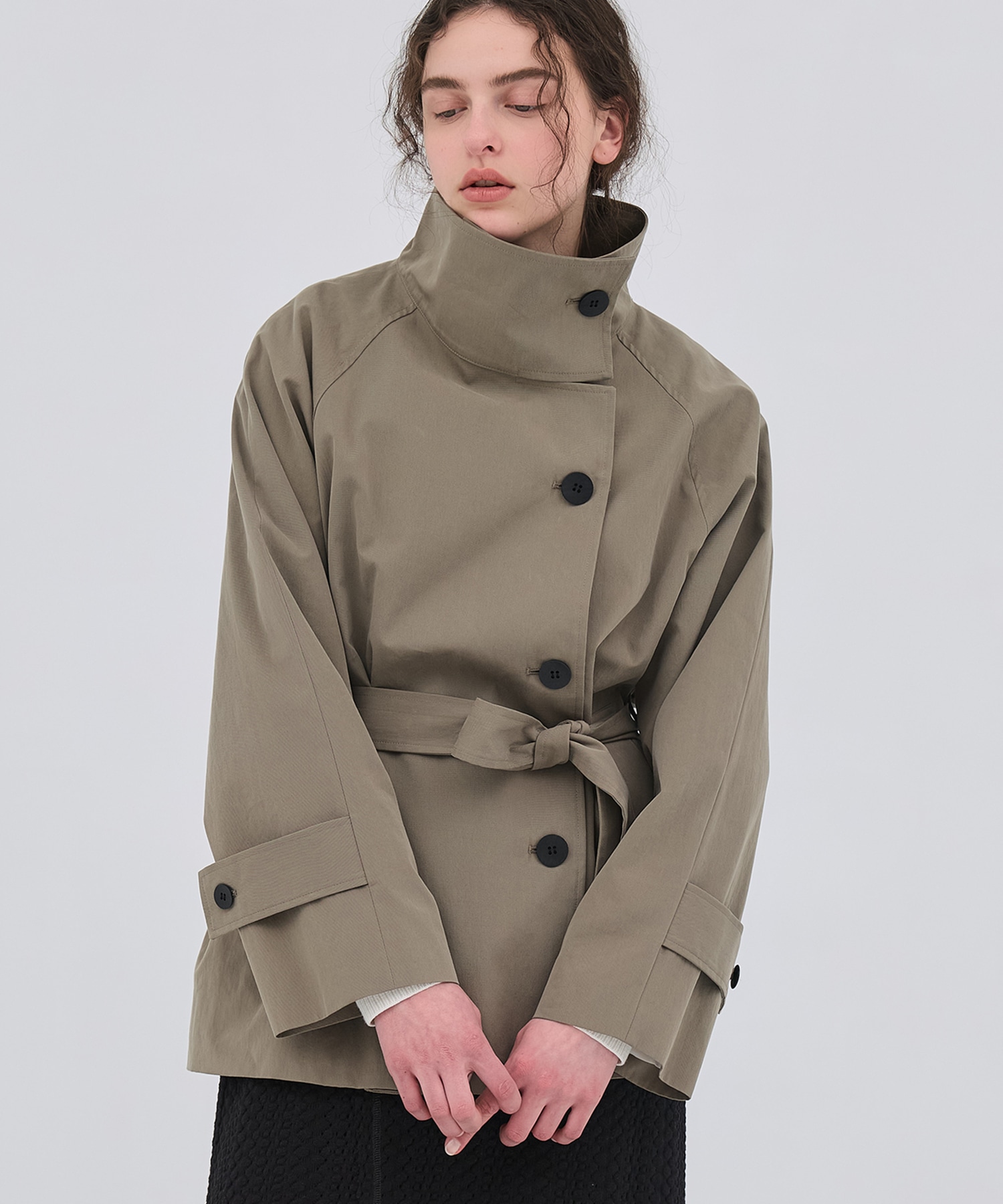 ファンネルネックショートトレンチコート