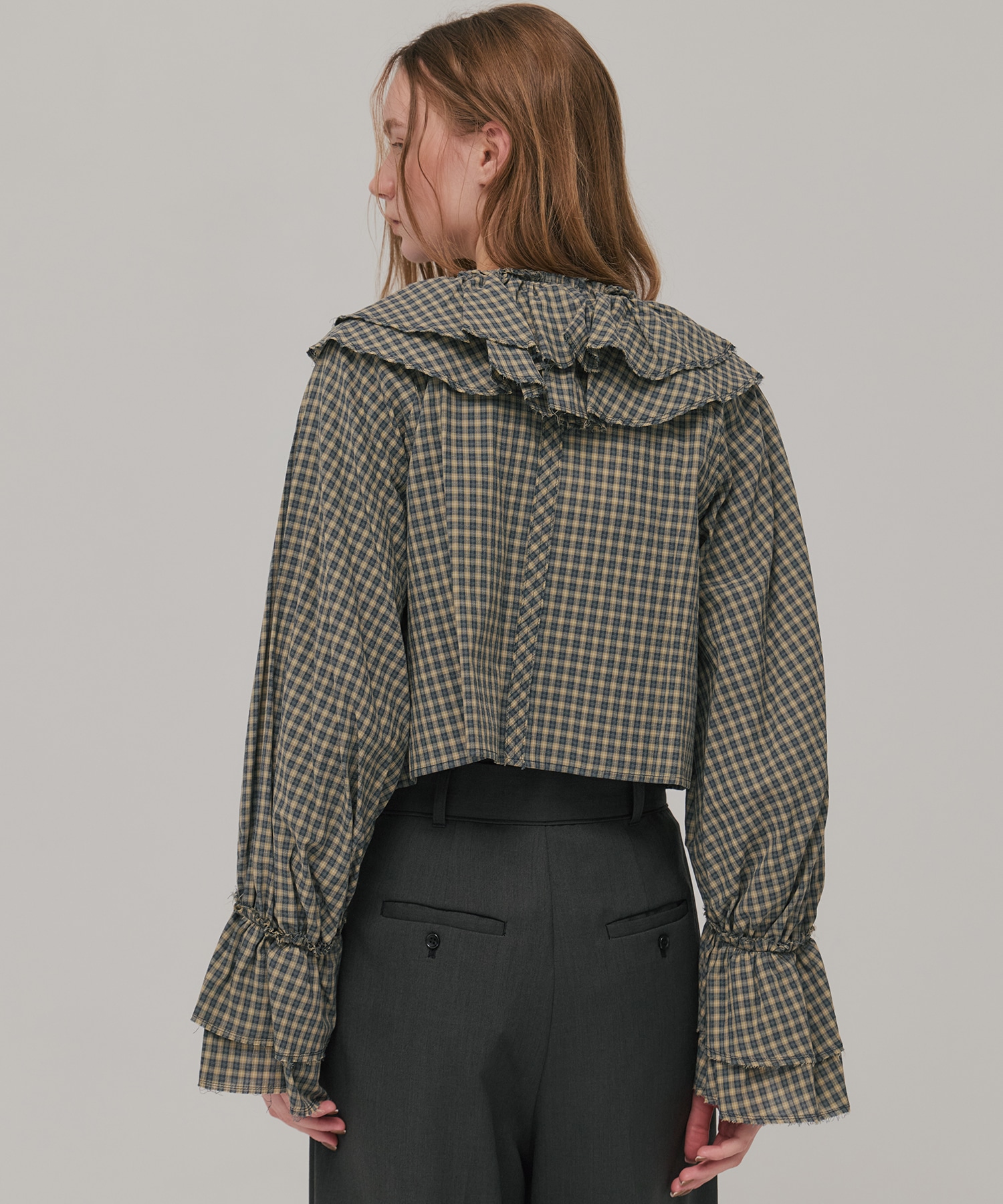 ラッフルカラーギャザーブラウス