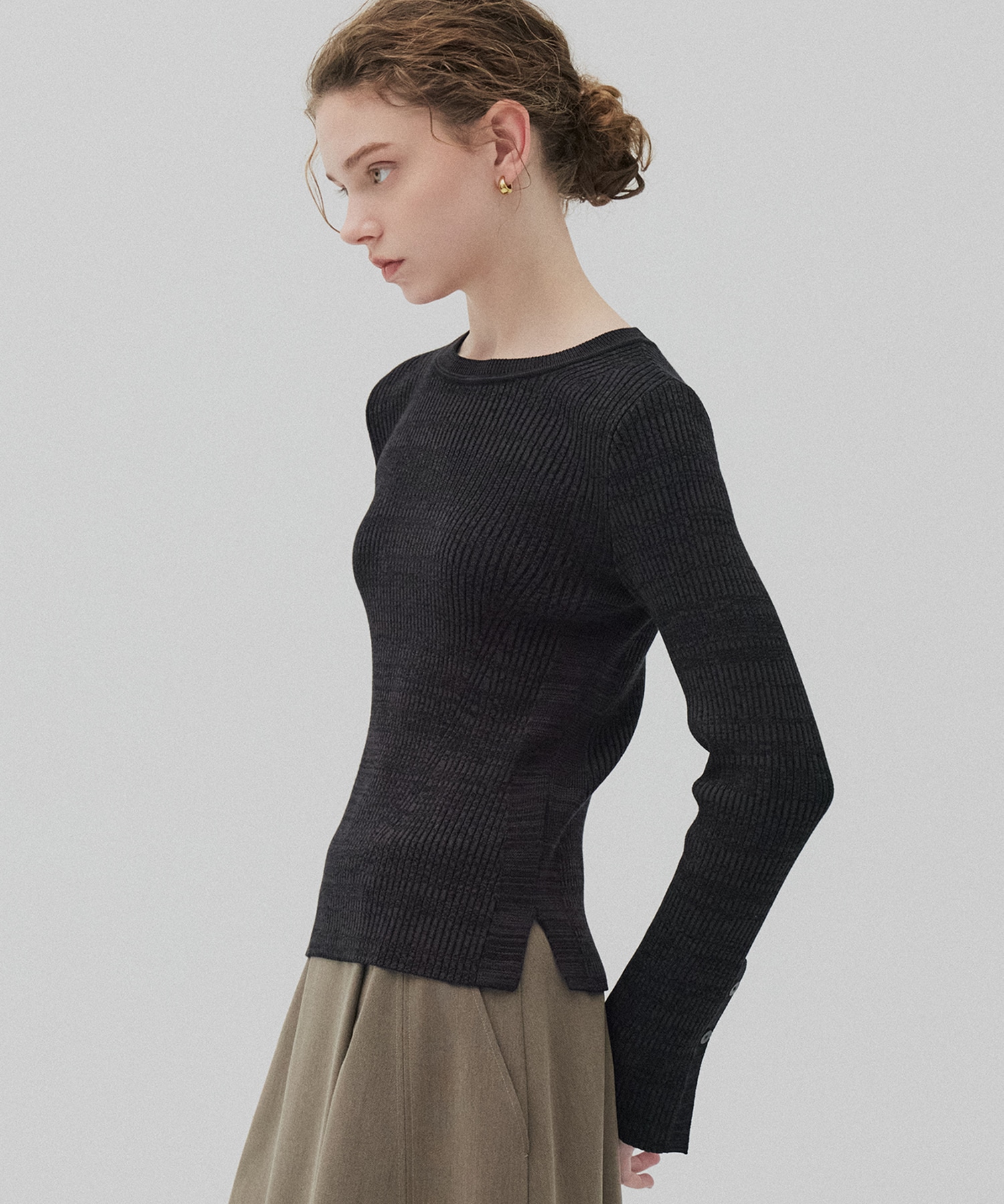 クルーネックリブニット