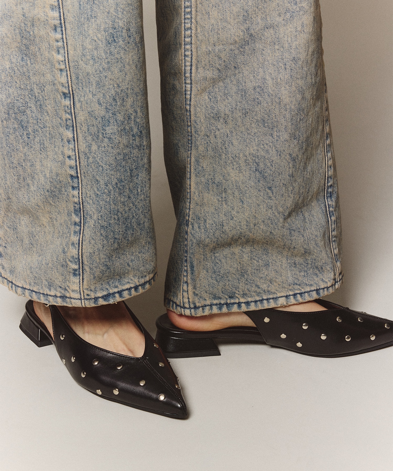 スタッズミュール