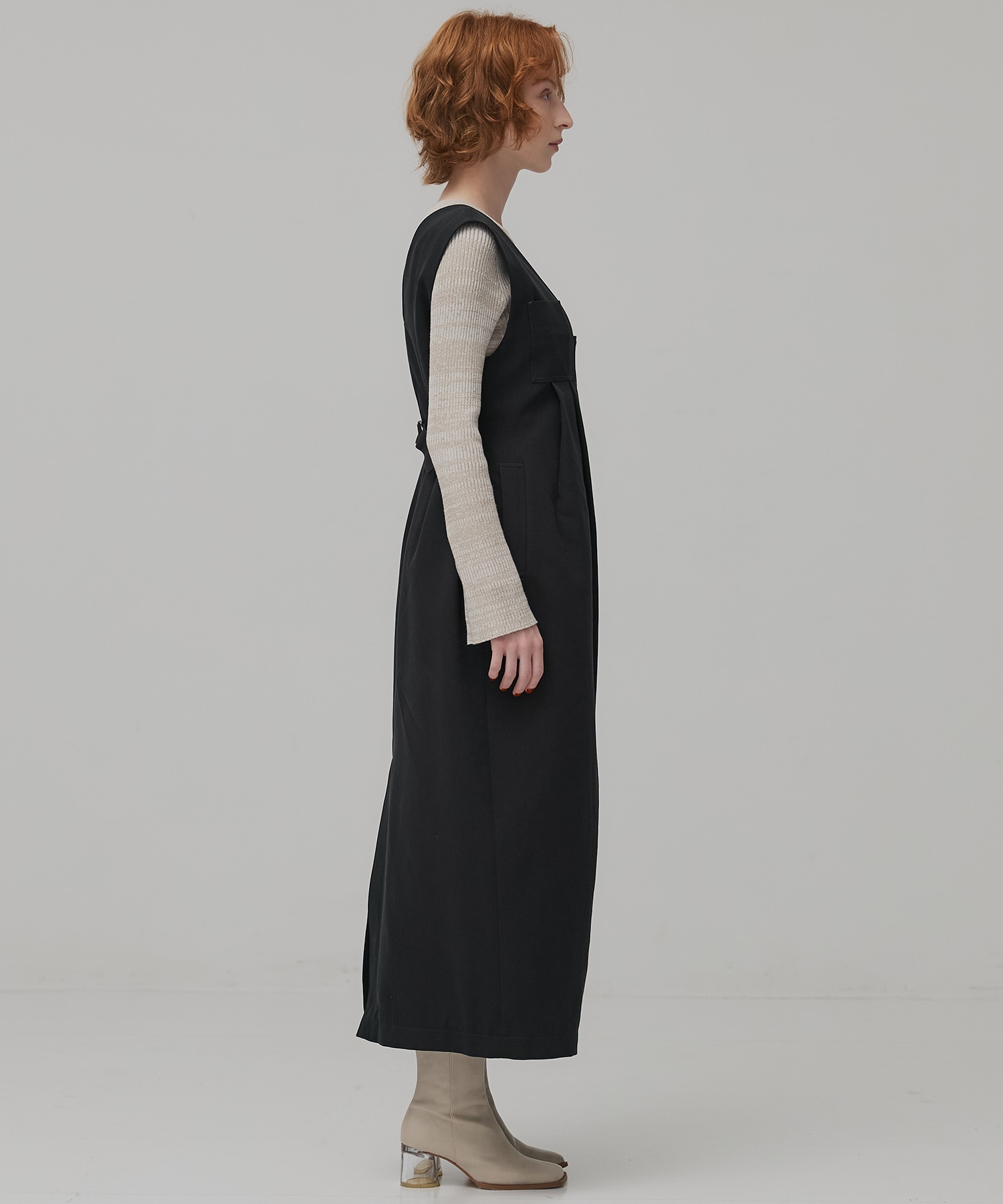 Vネックジャンパースカート