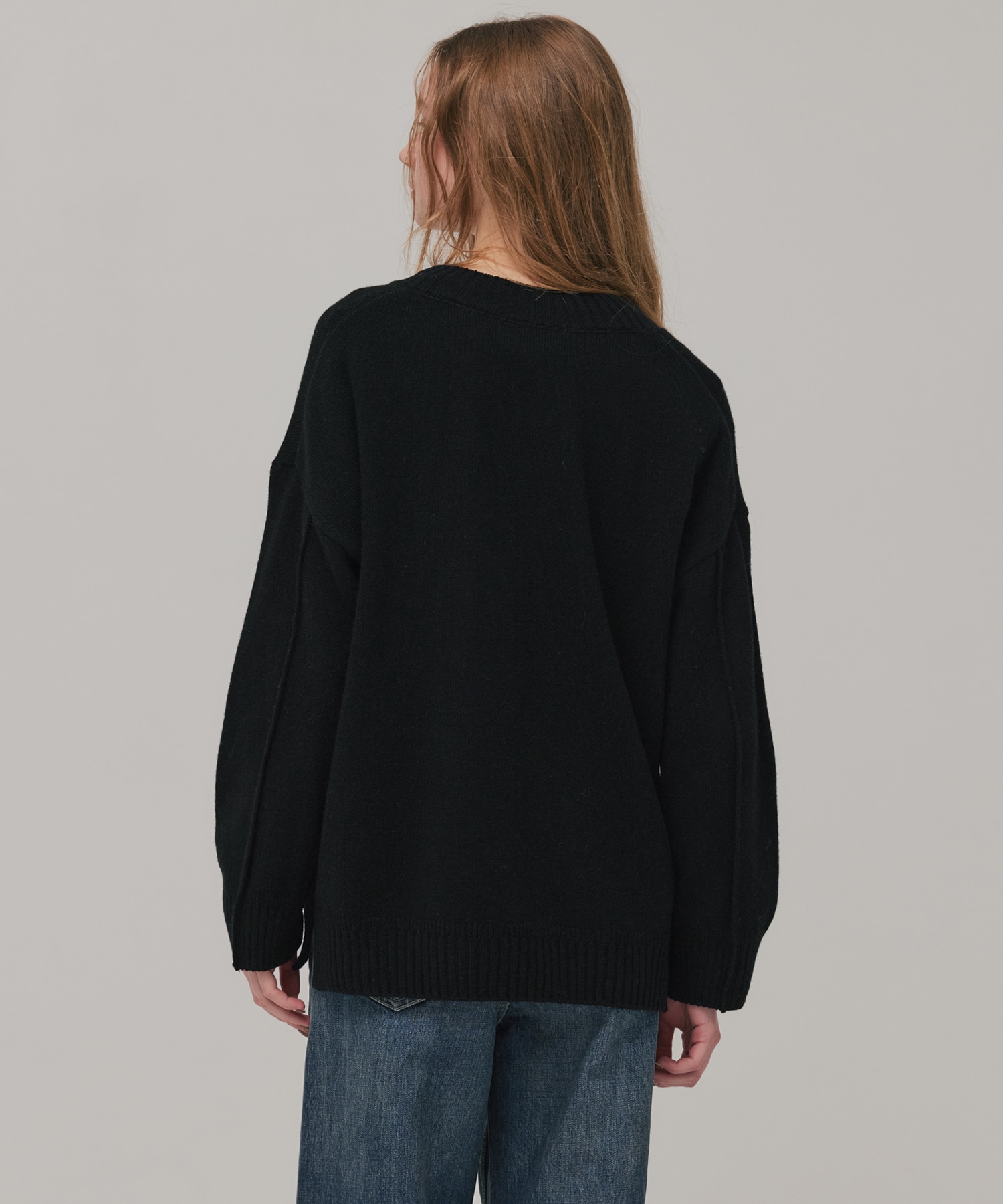 ラムウールVネックニット