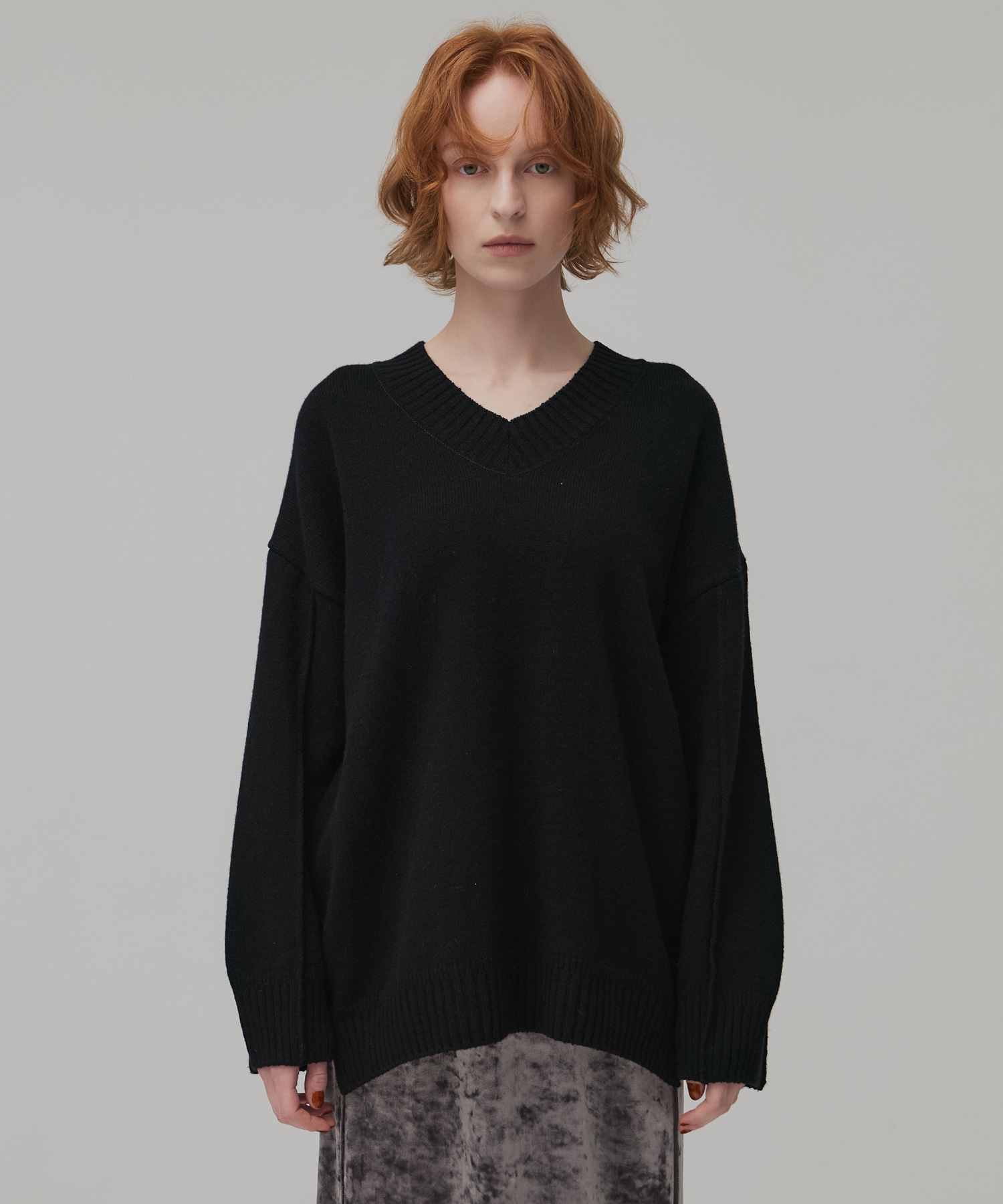 ラムウールVネックニット