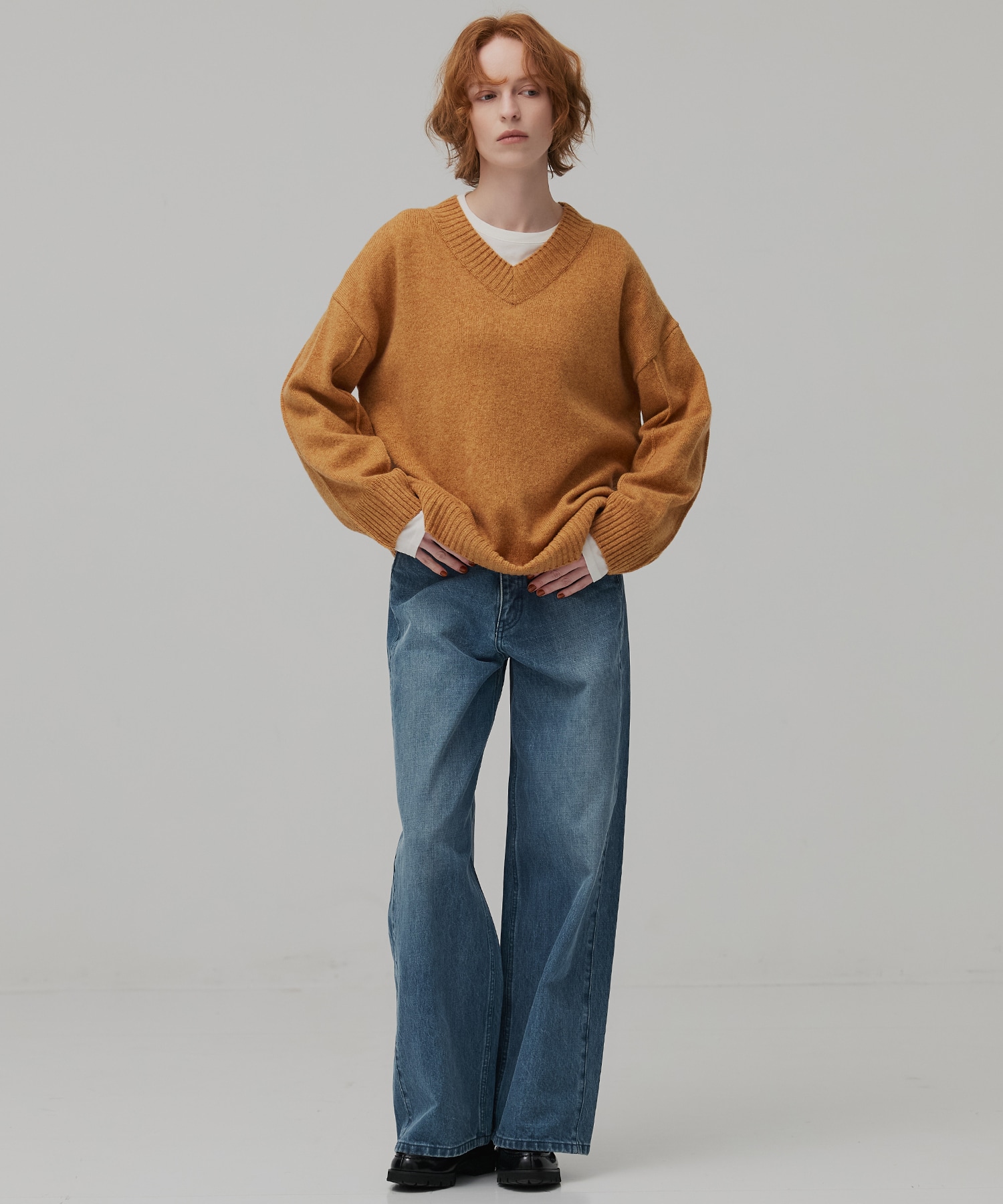 ラムウールVネックニット