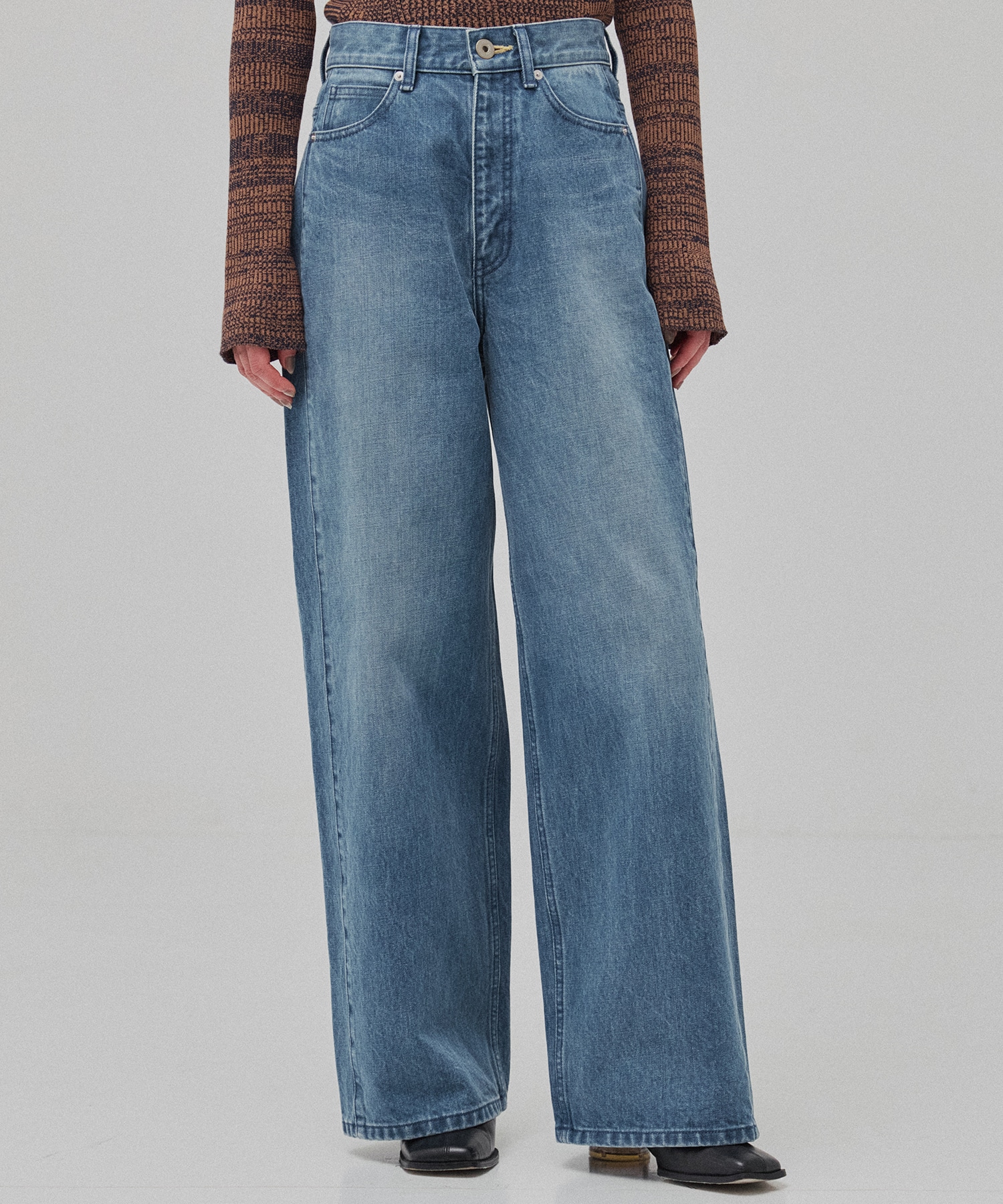 ラインストレートデニム