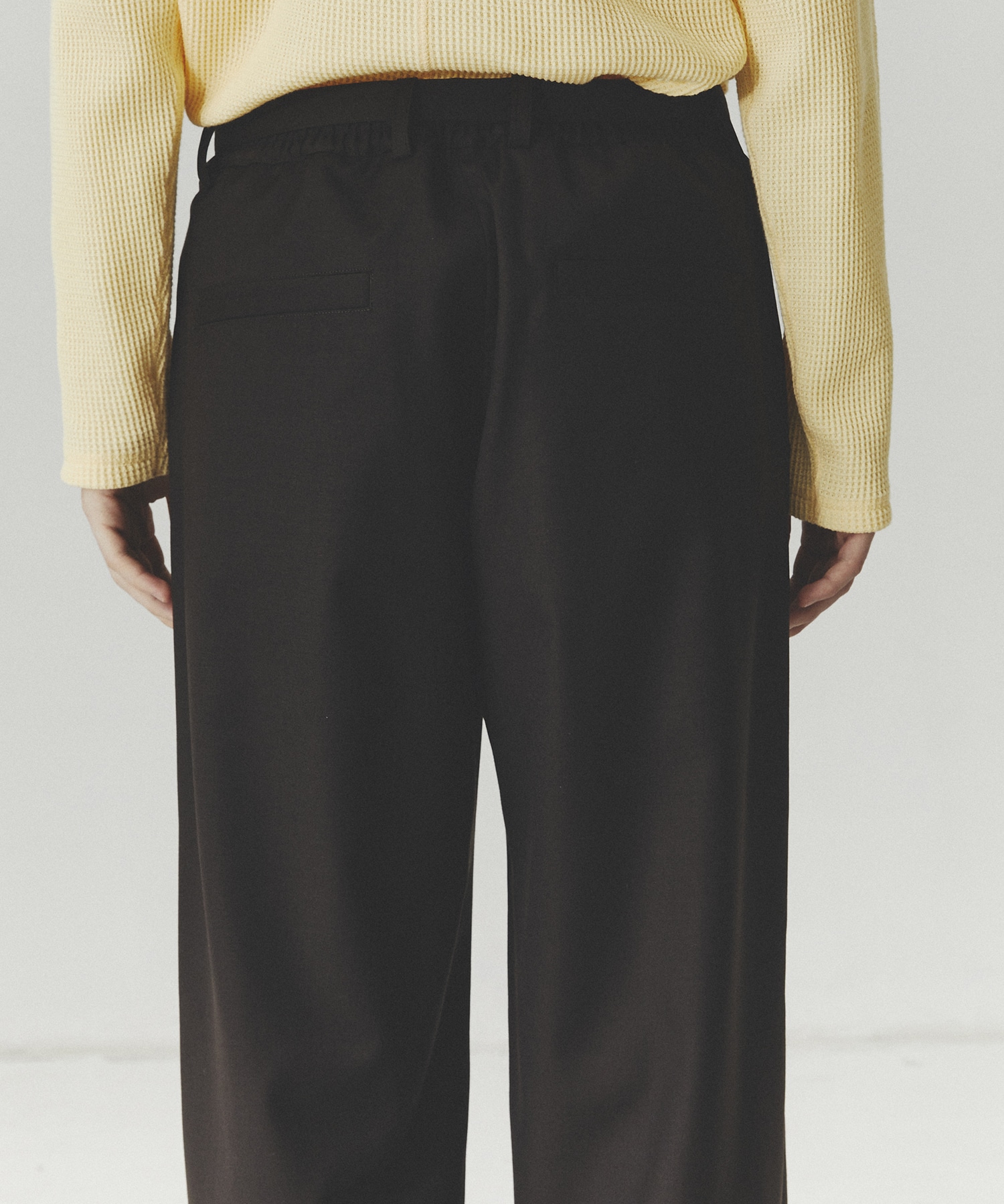 ナローベルテッドスラックス