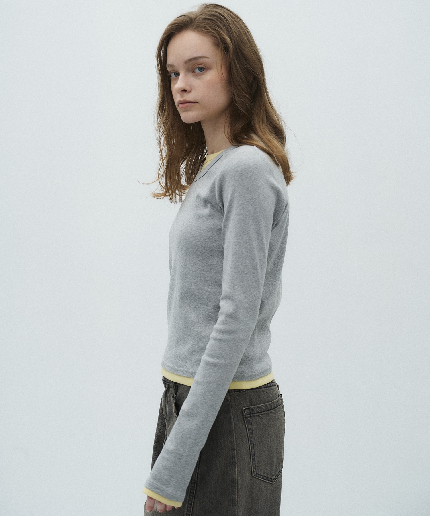 Vネックレイヤードトップス