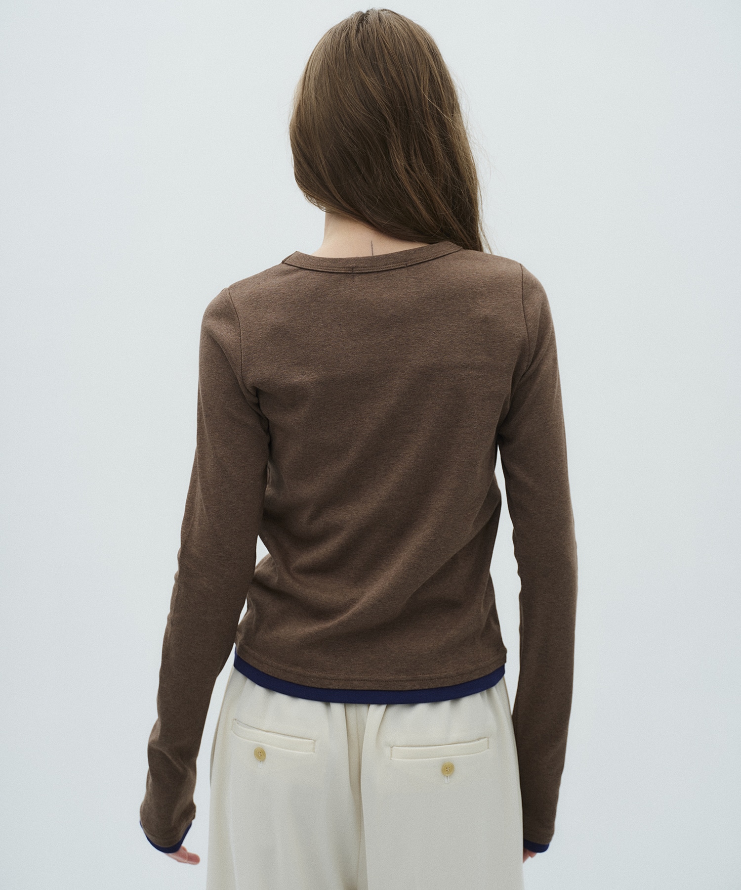 Vネックレイヤードトップス