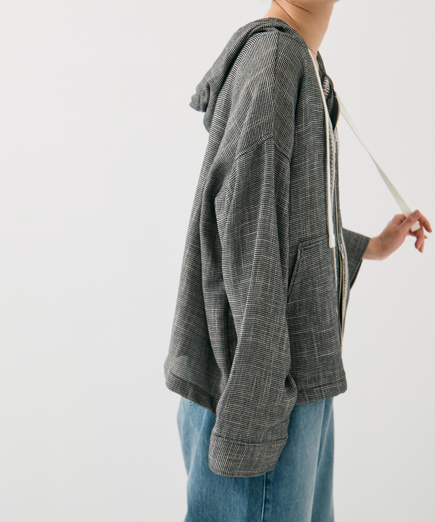 エンブロイダリーメッシュパーカー