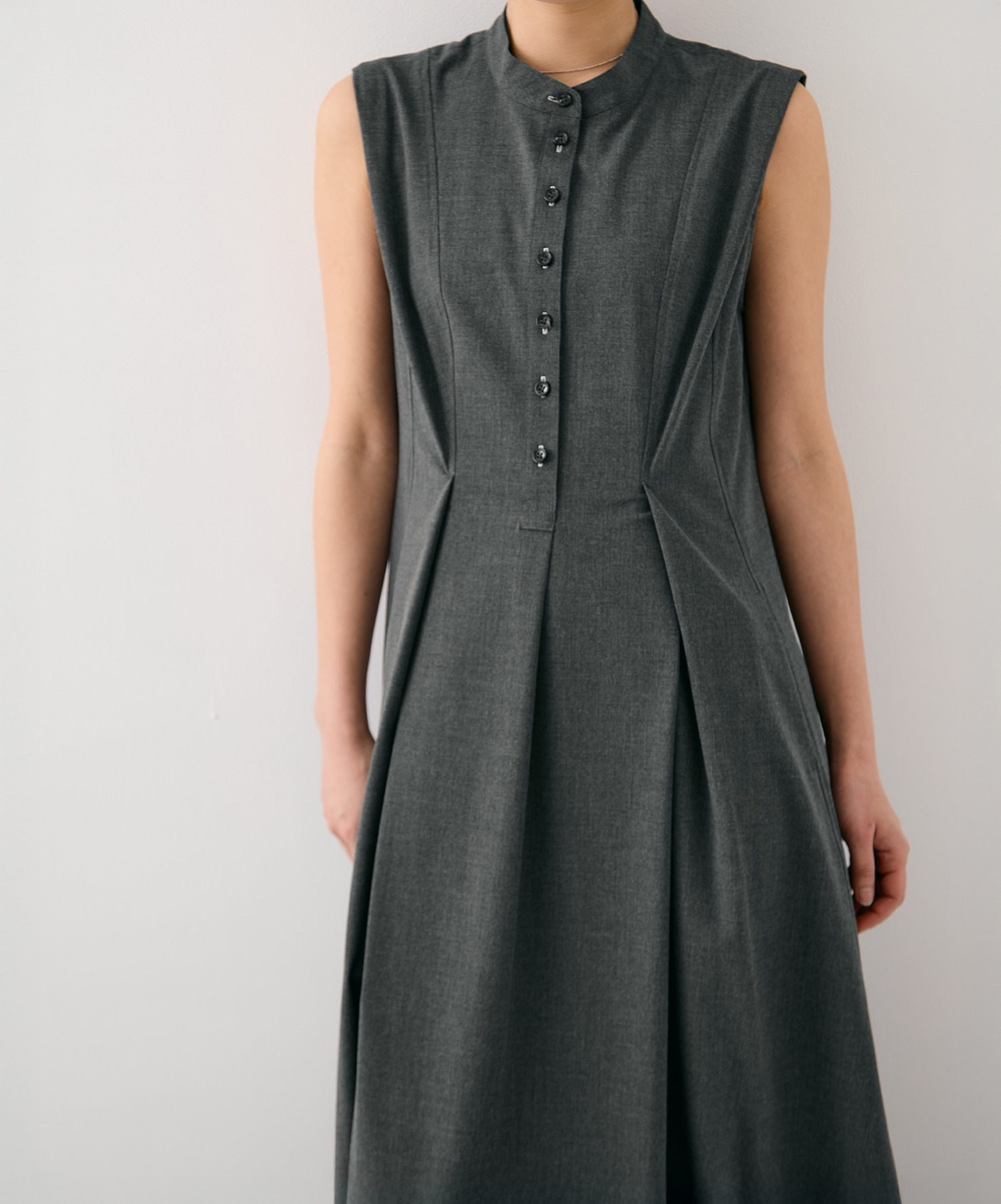 ショルダータックノースリワンピ