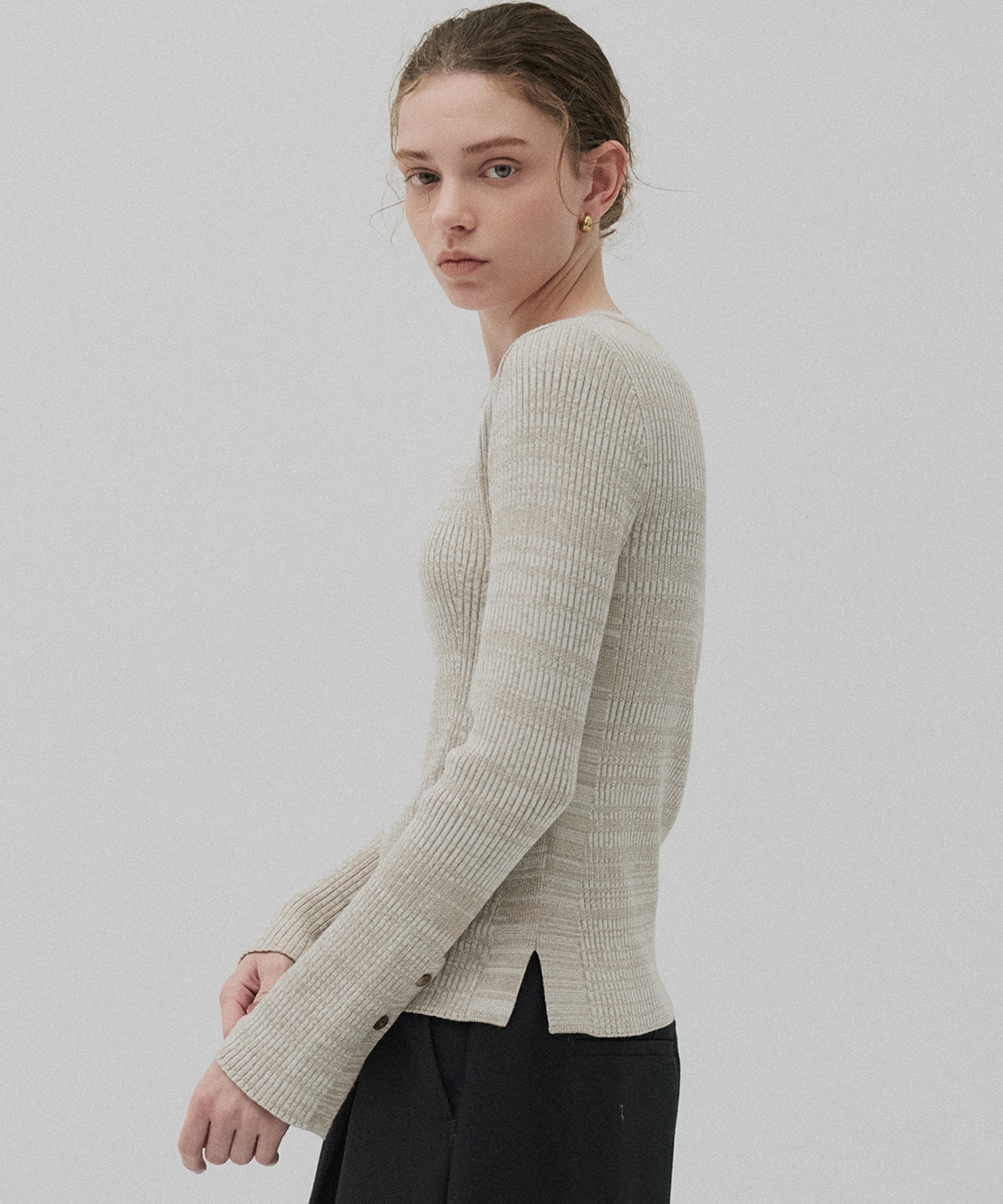 クルーネックリブニット