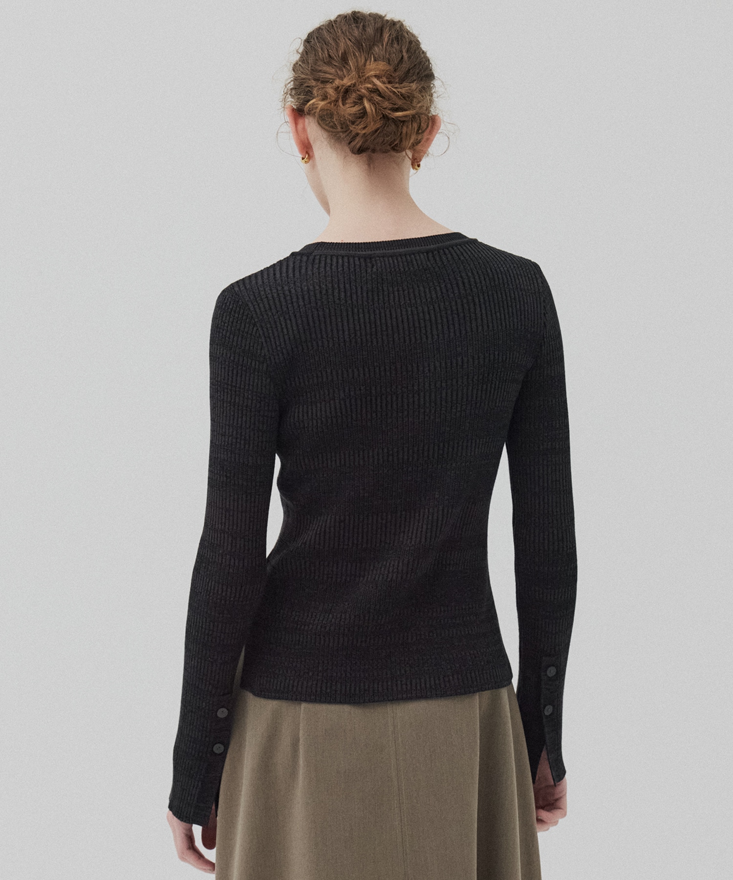 クルーネックリブニット