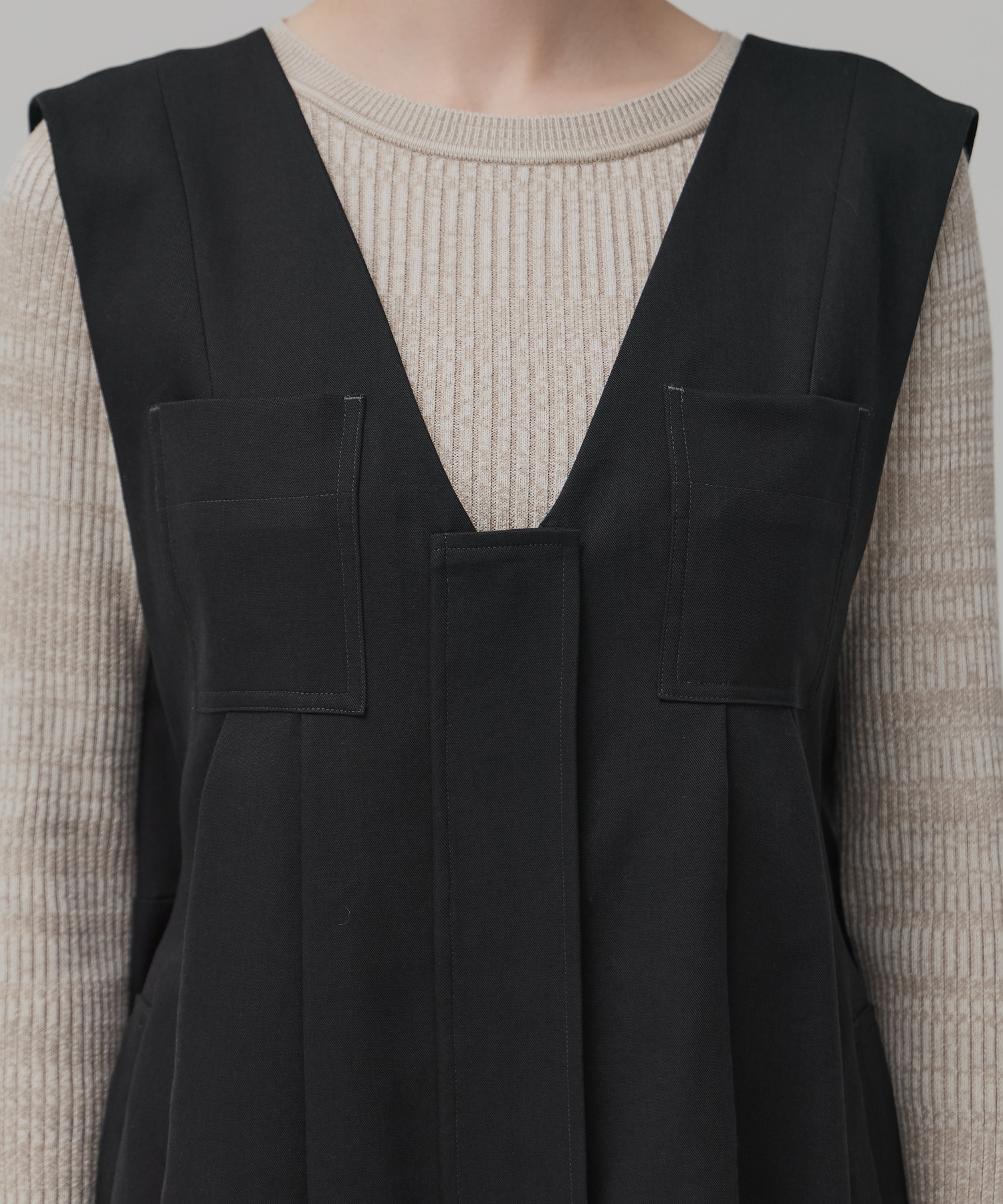 Vネックジャンパースカート