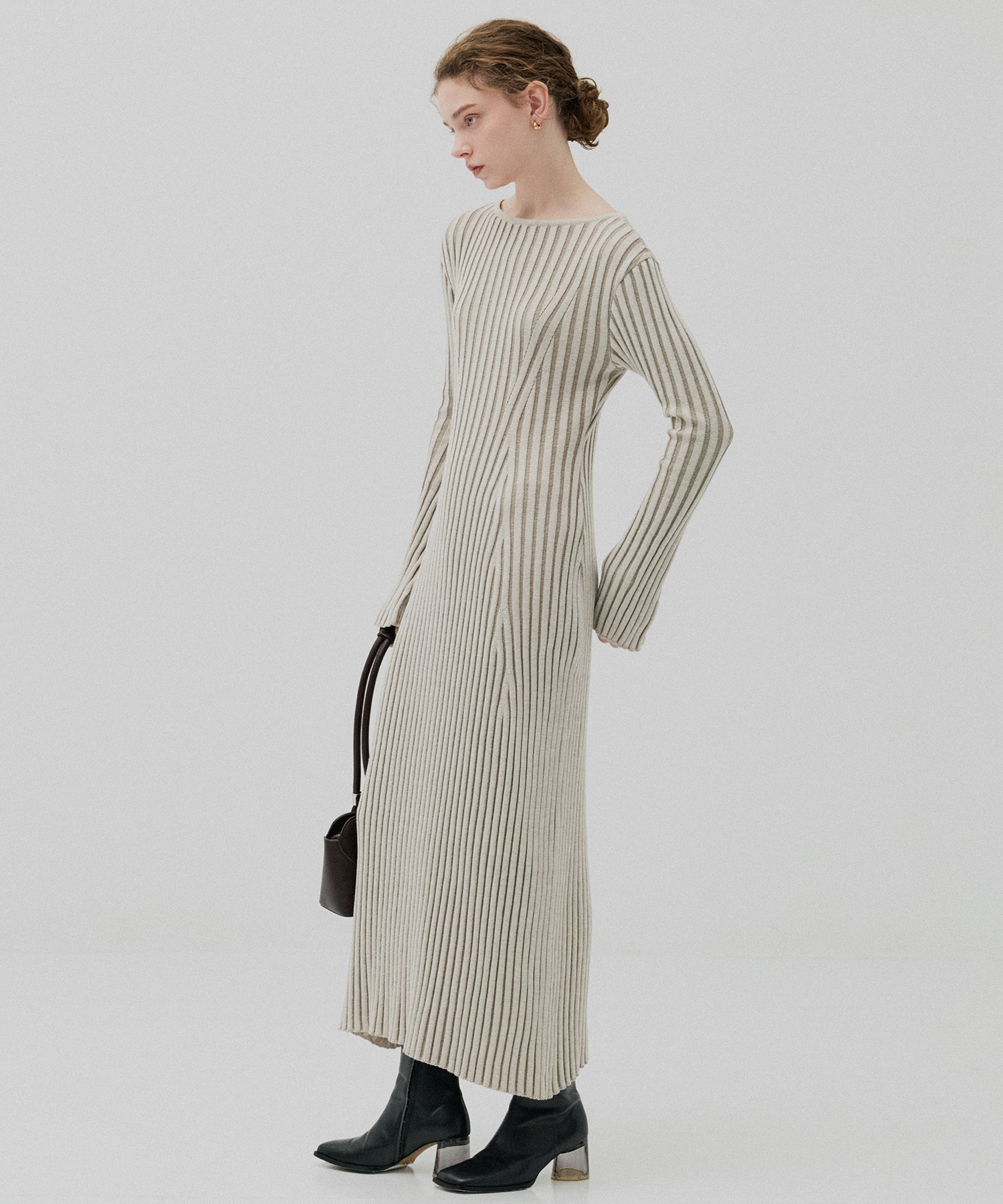 フレアリブニットワンピース