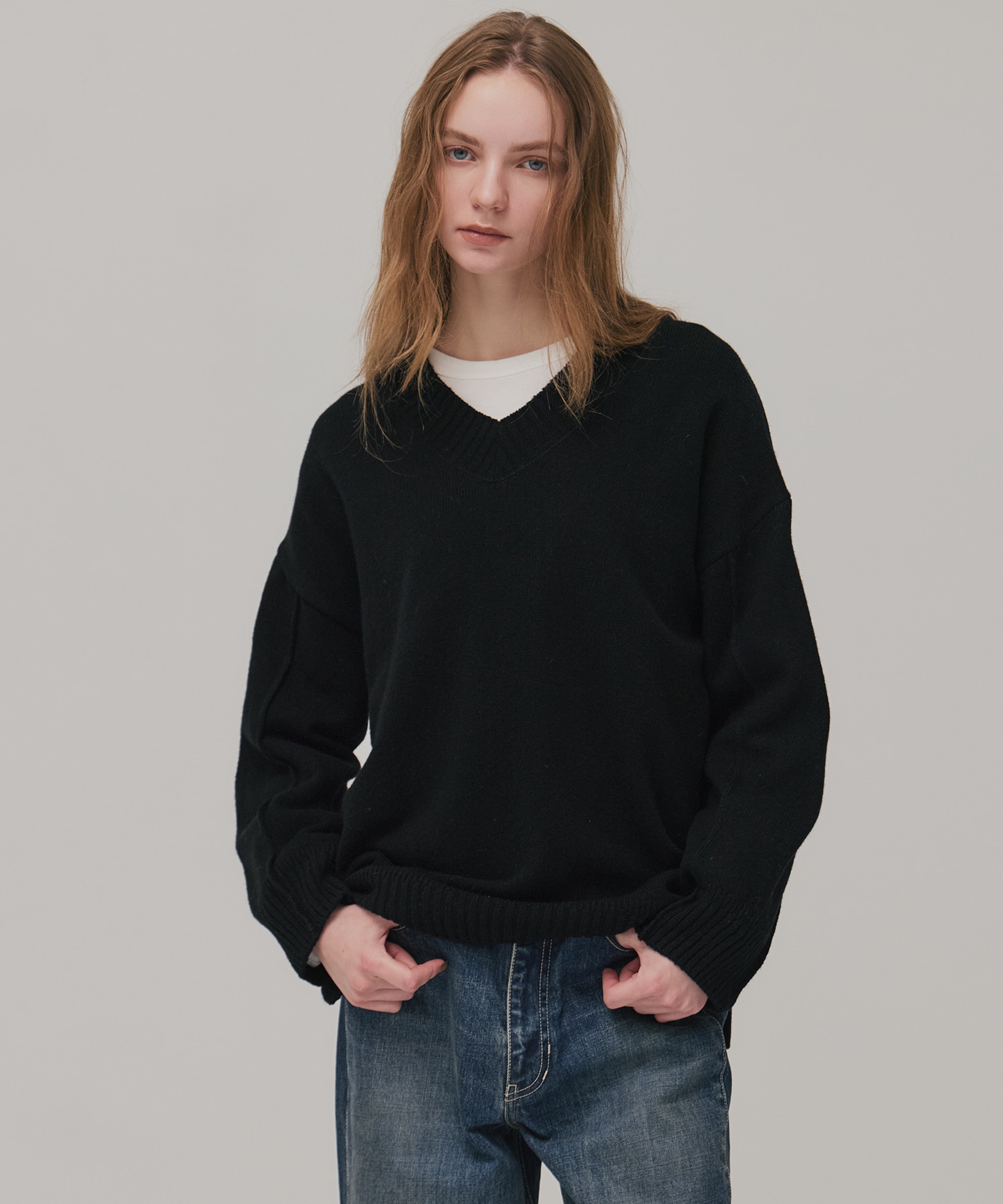 ラムウールVネックニット