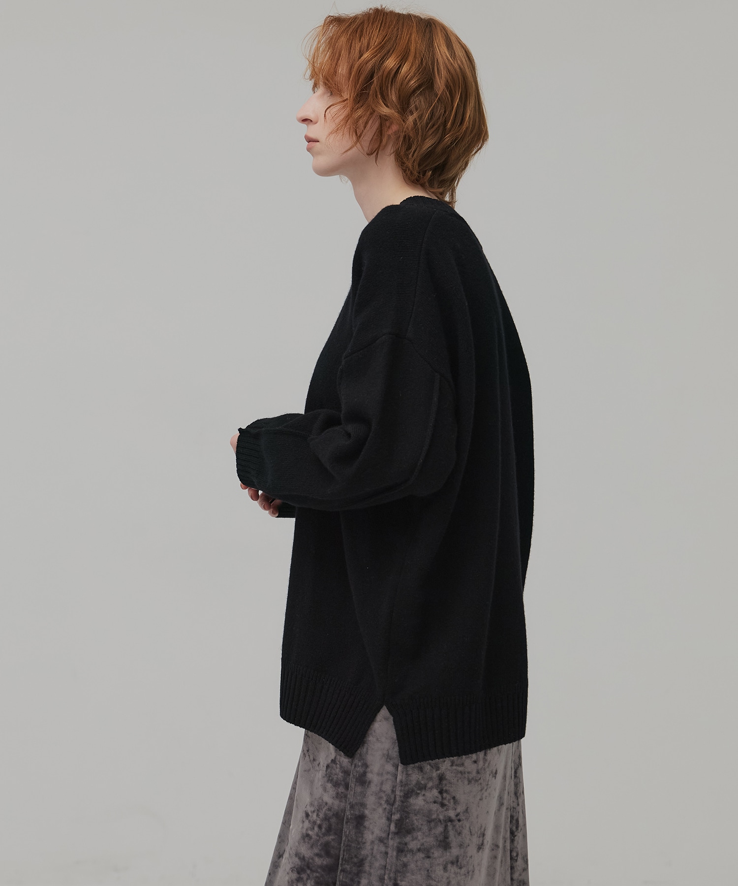 ラムウールVネックニット