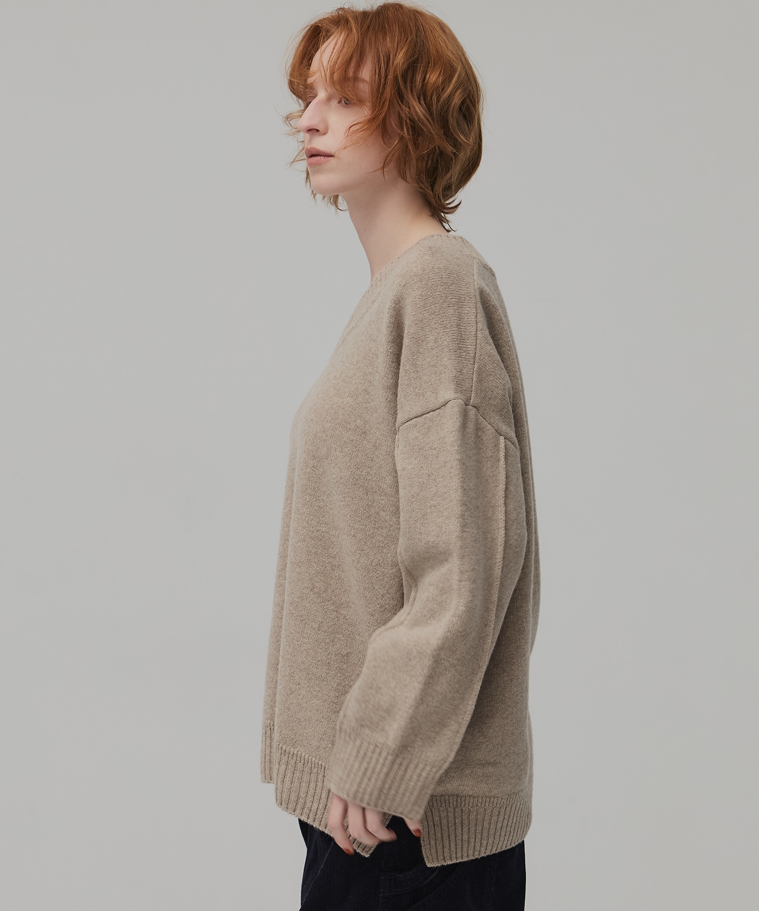 ラムウールVネックニット