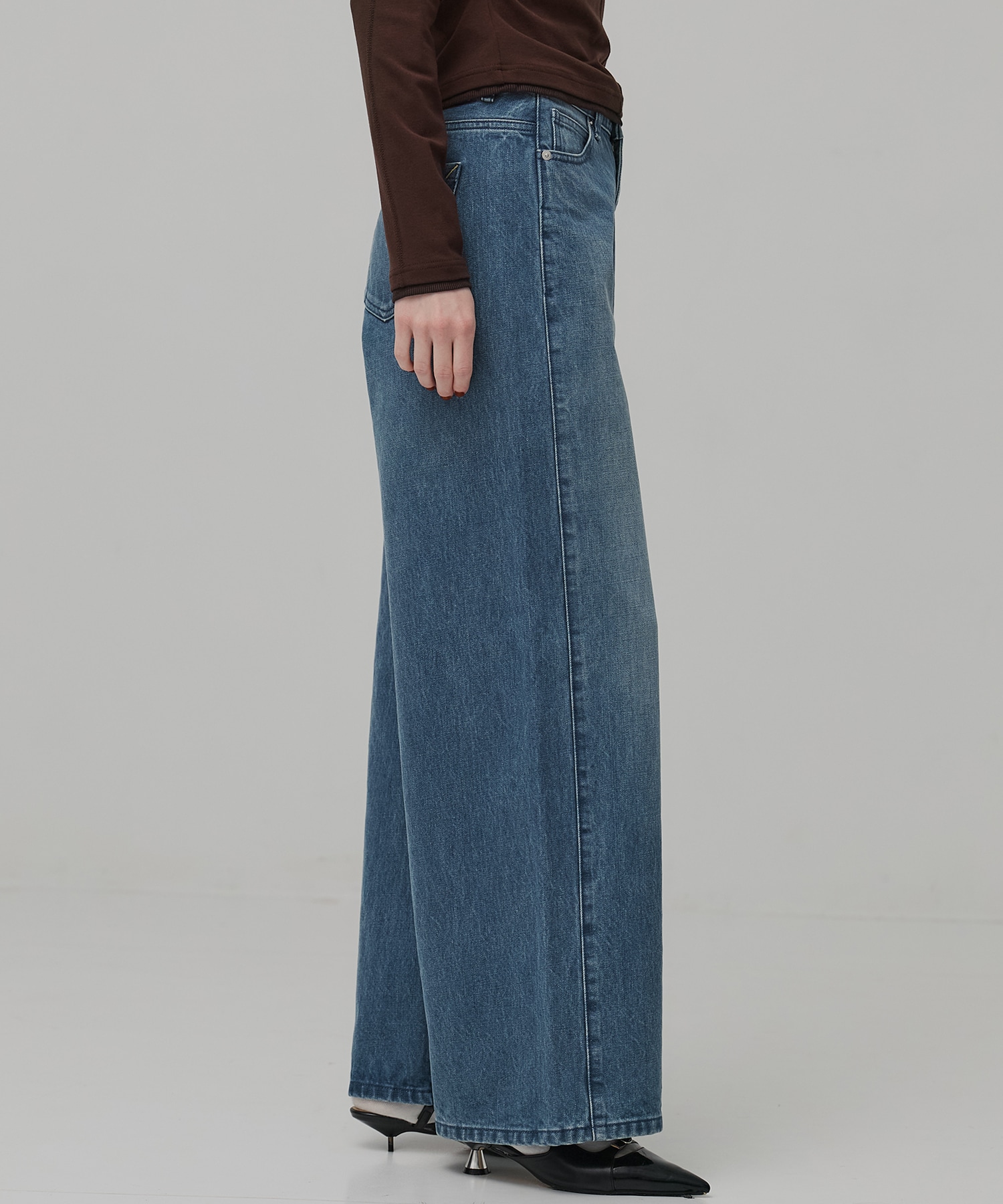 ラインストレートデニム