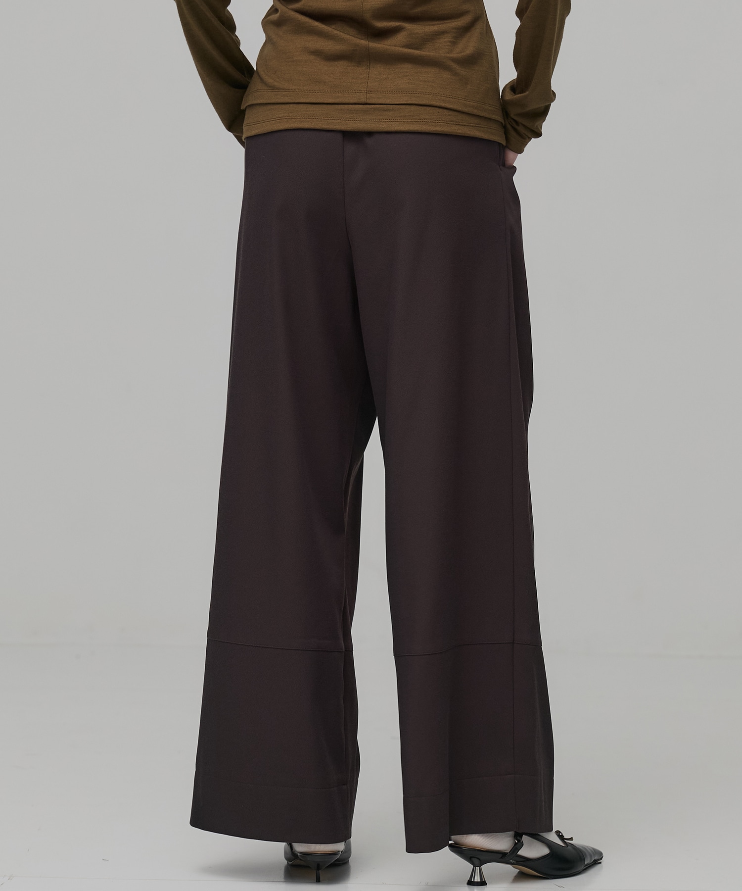 サテンタックイージーパンツ