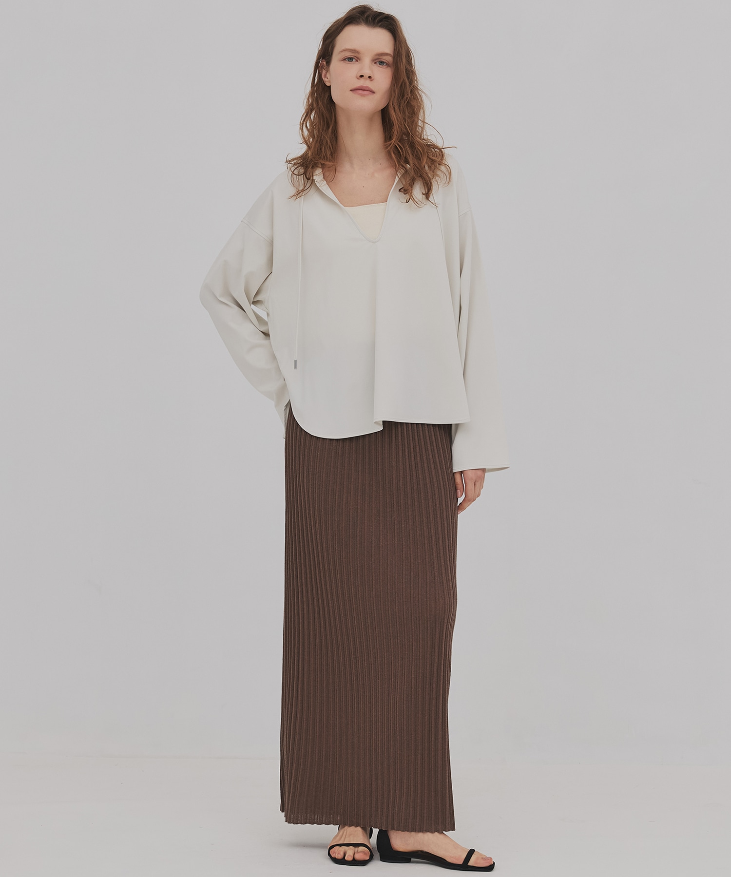 Vネックリラックスフーディ