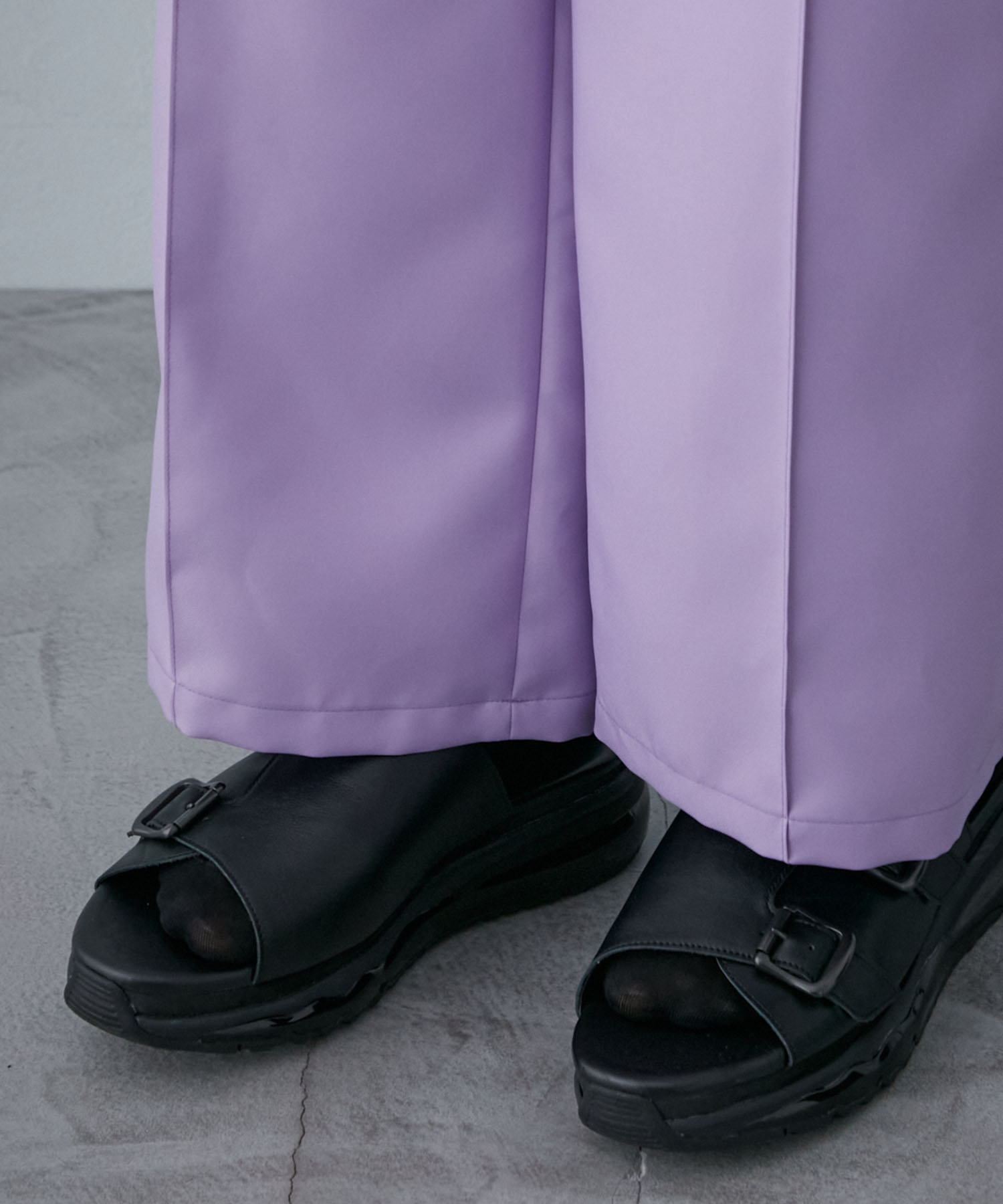 センタープレスストレートパンツ