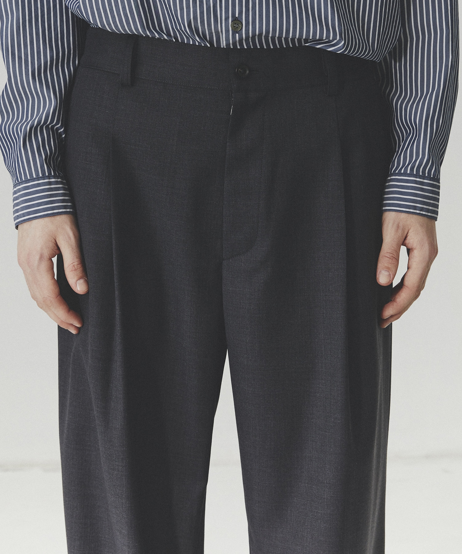 ナローベルテッドスラックス