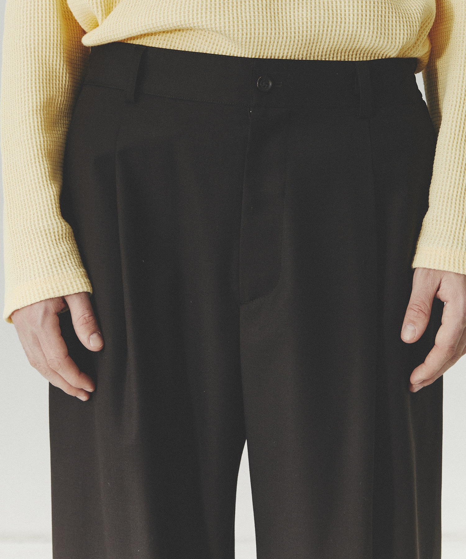 ナローベルテッドスラックス