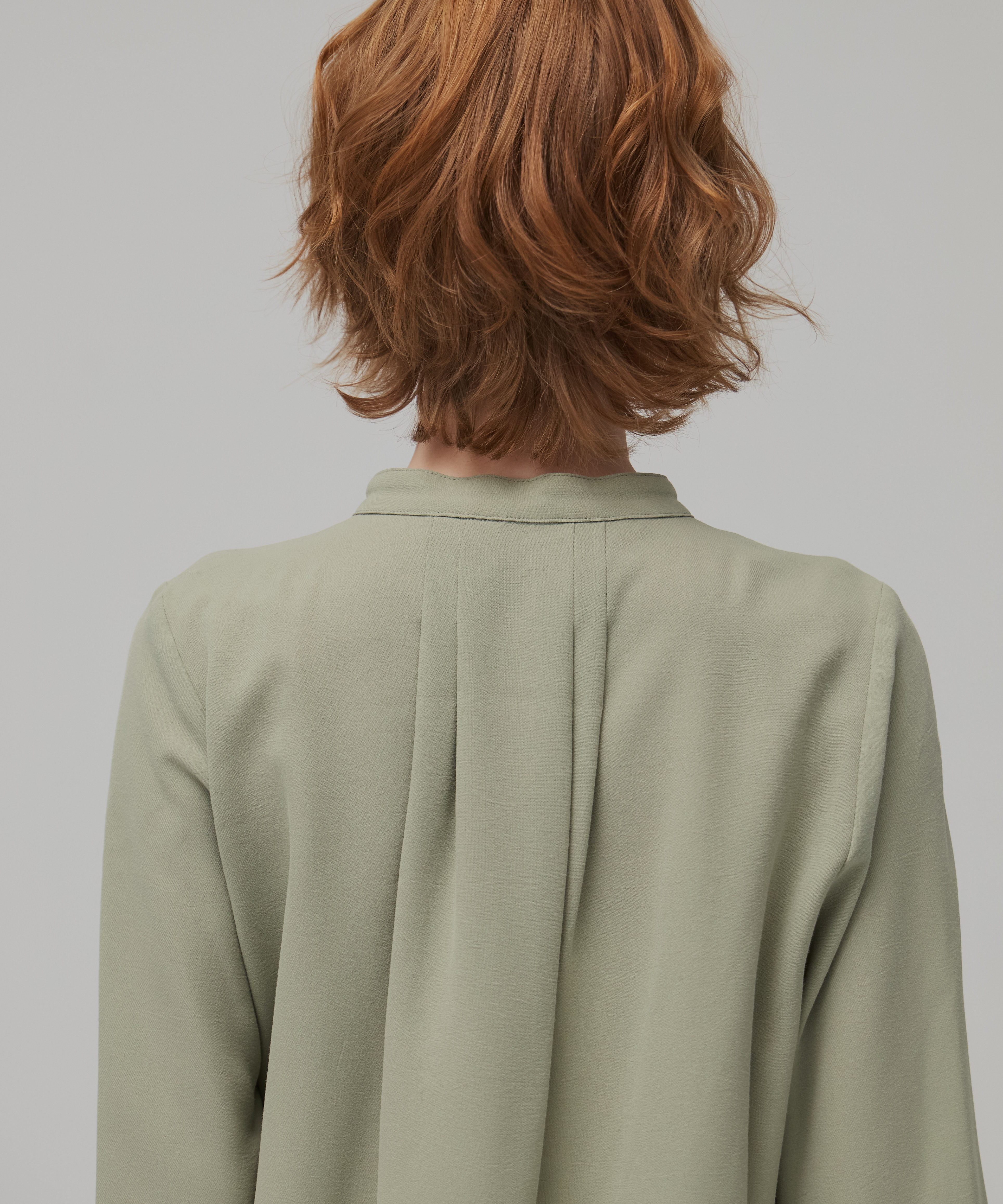 ターンバックバンドカラーシャツ