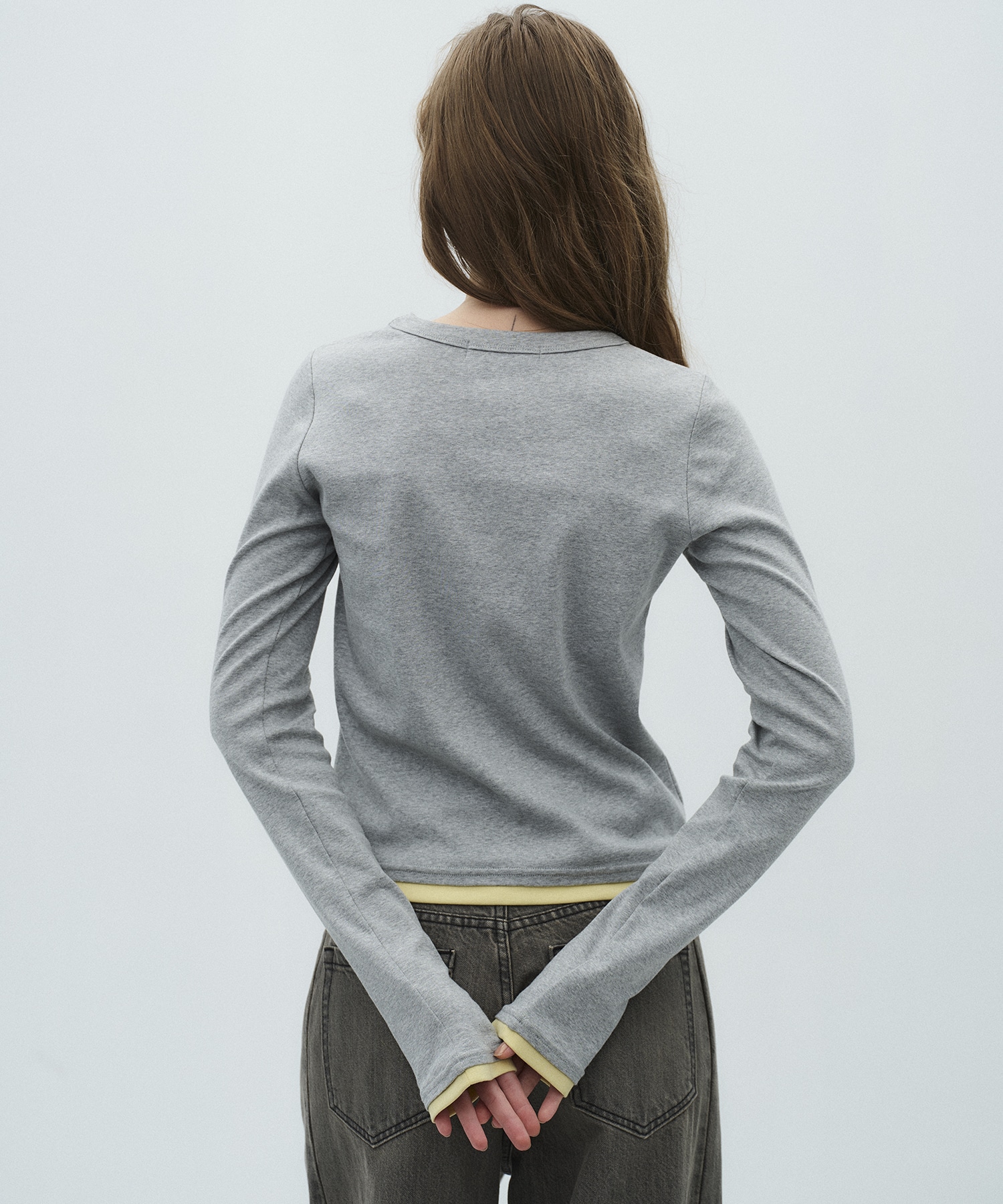 Vネックレイヤードトップス