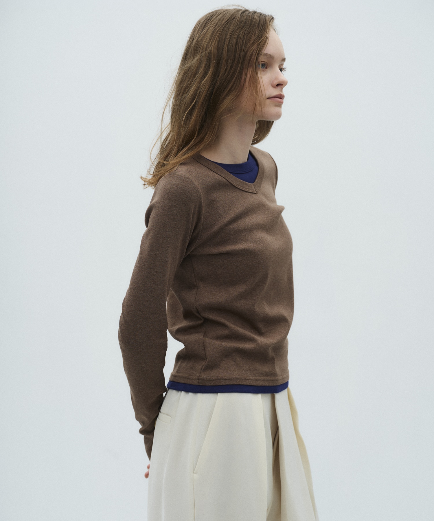 Vネックレイヤードトップス