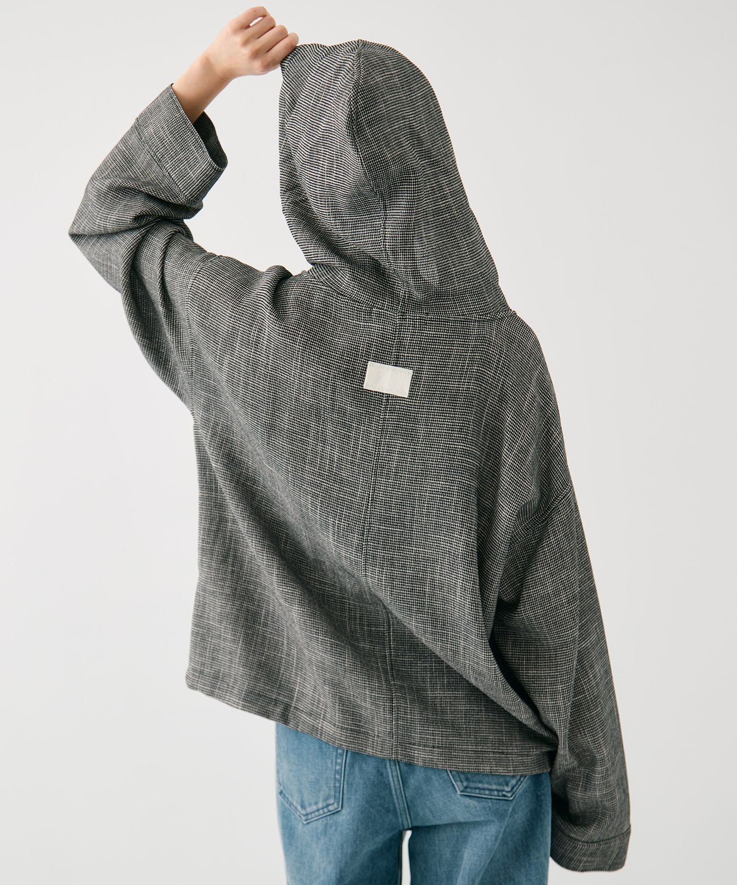 エンブロイダリーメッシュパーカー