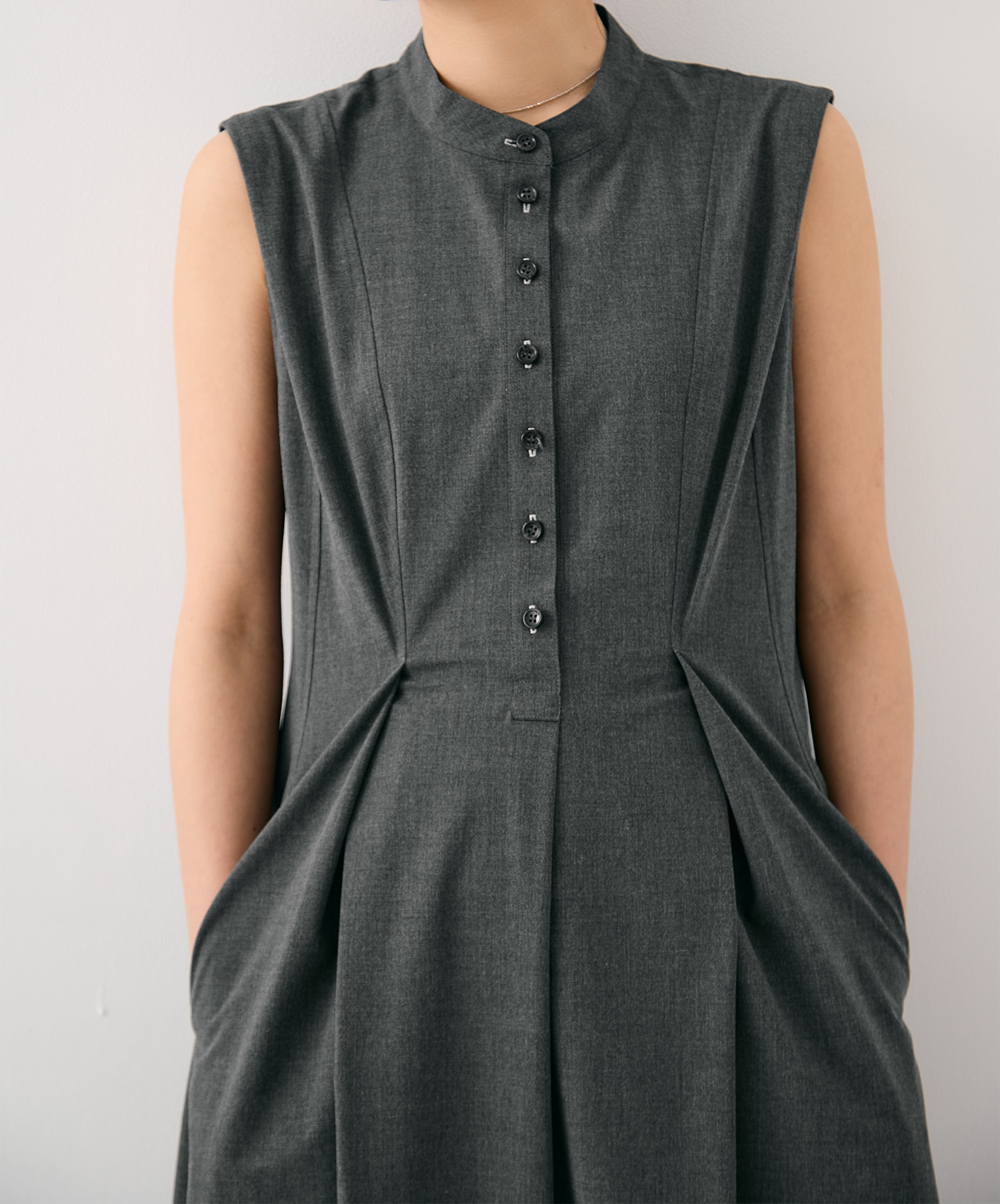 ショルダータックノースリワンピ