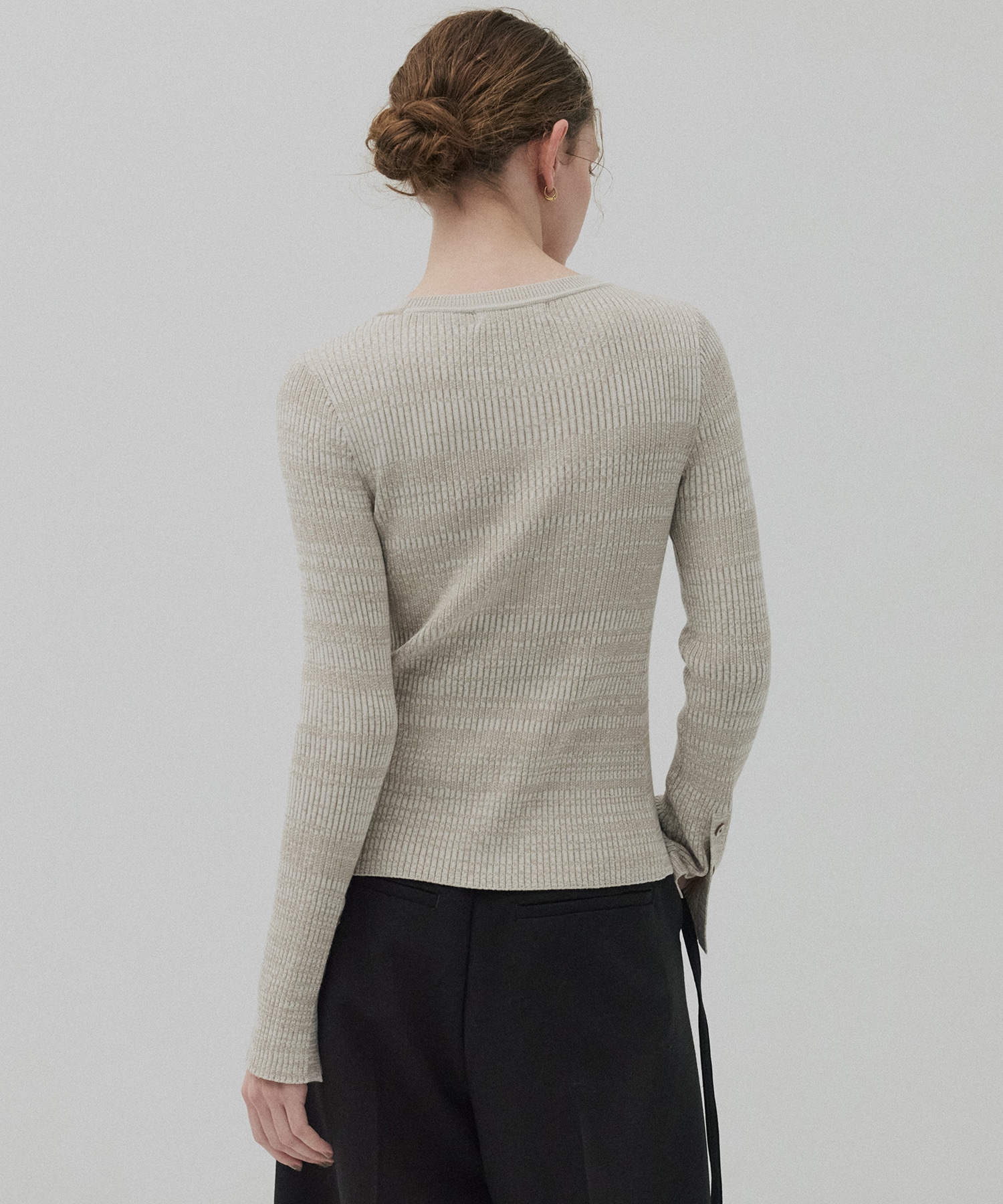 クルーネックリブニット