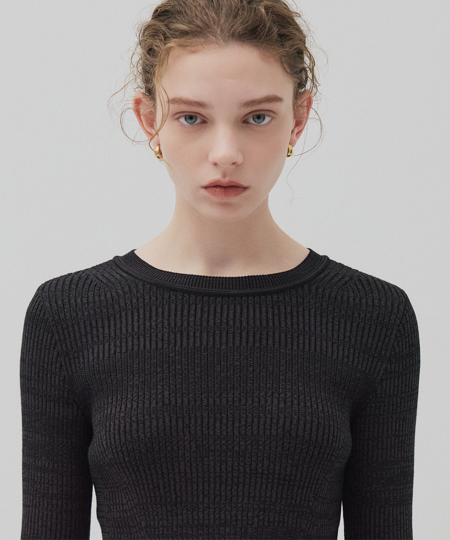 クルーネックリブニット