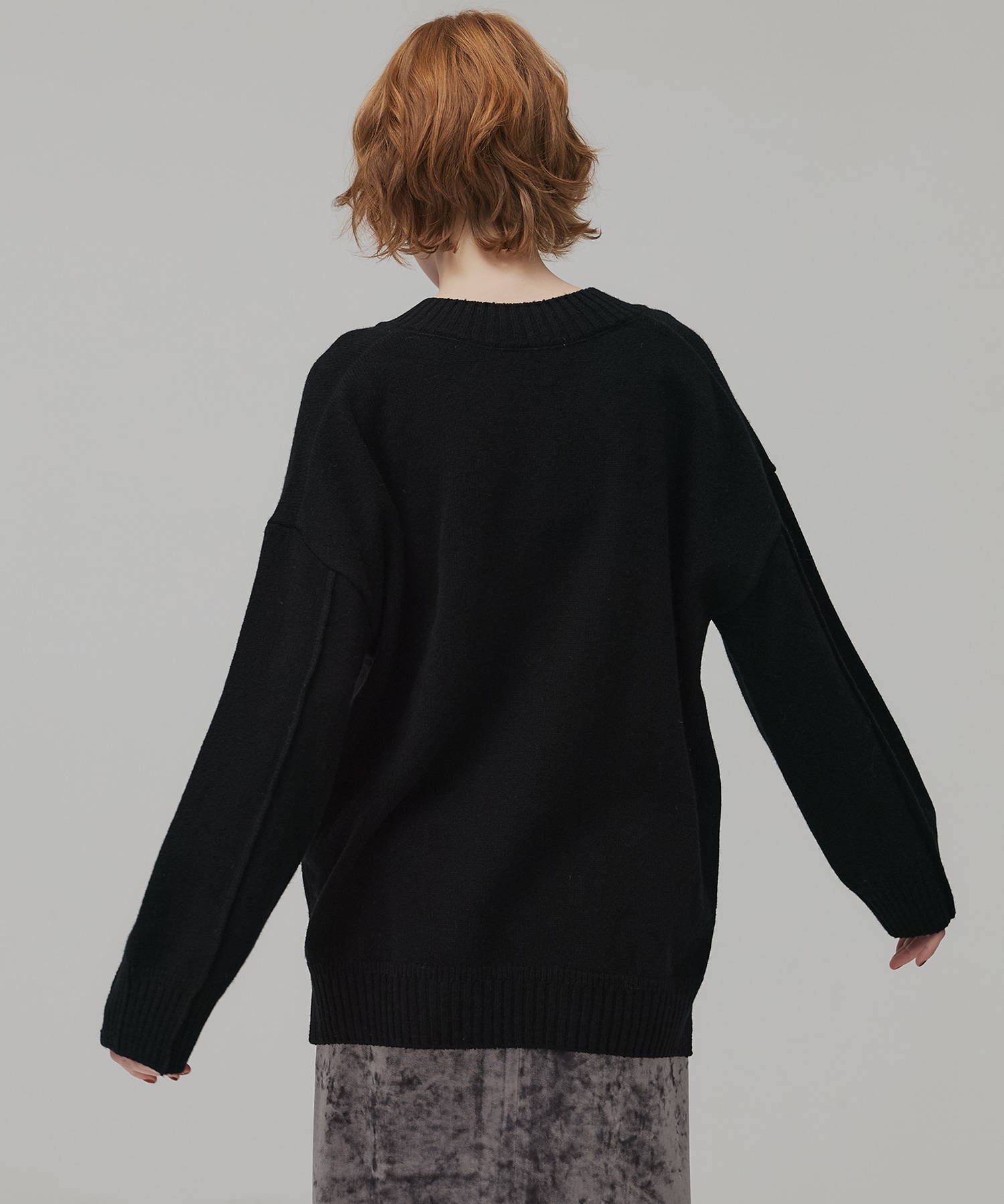 ラムウールVネックニット