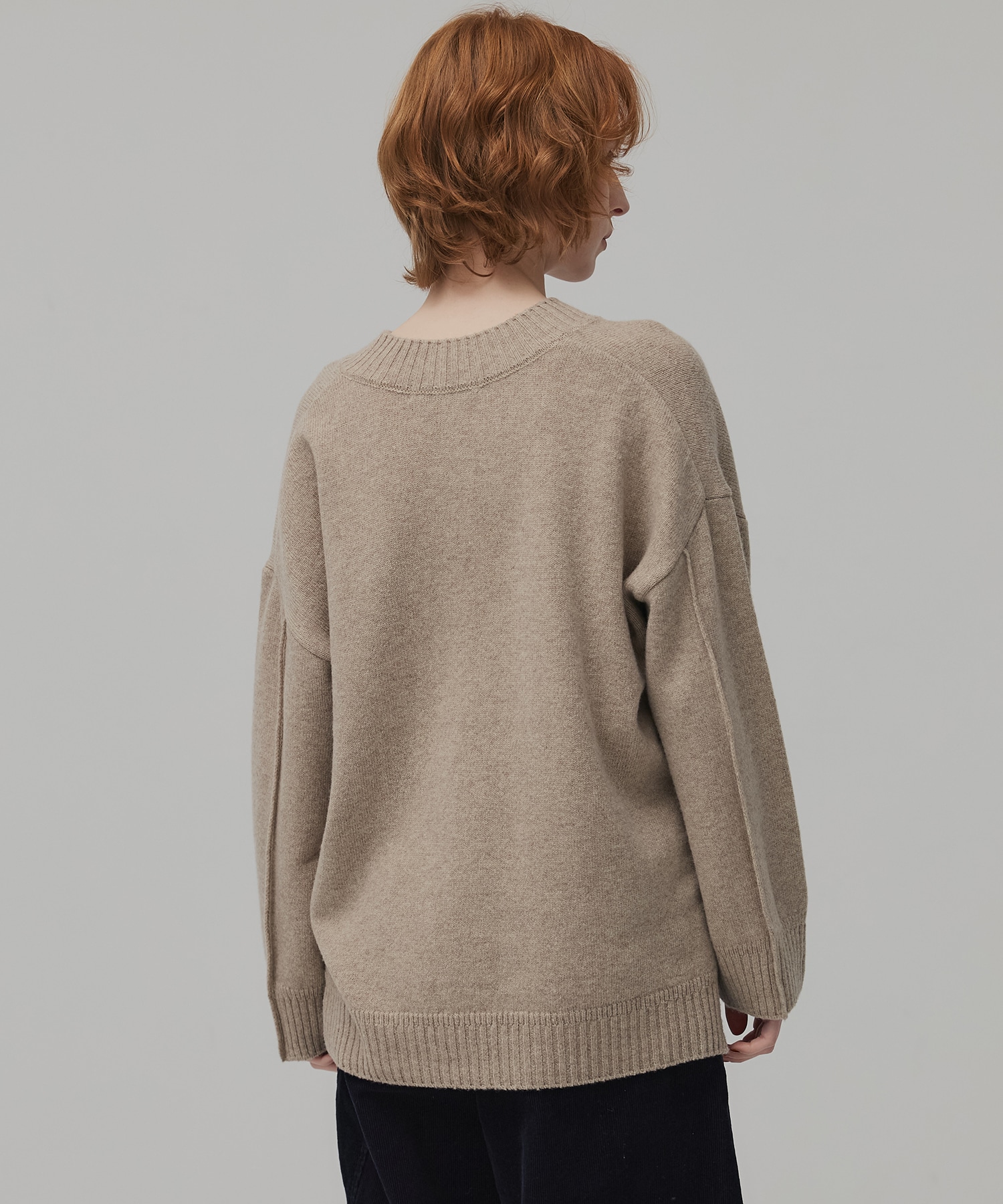 ラムウールVネックニット